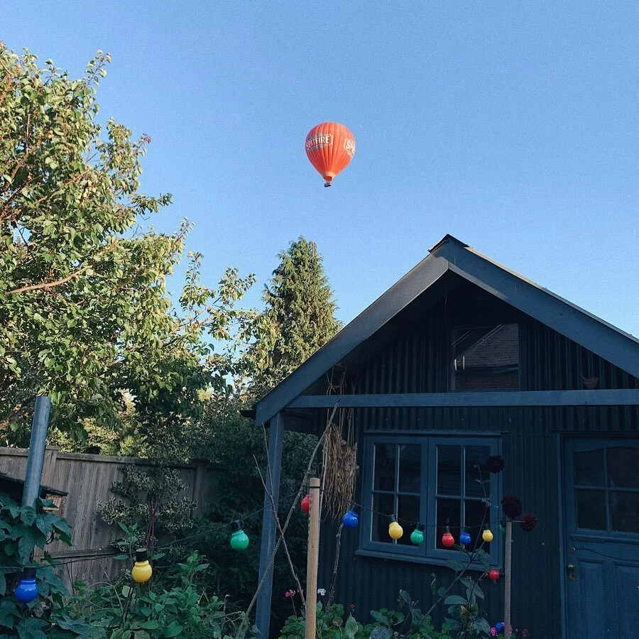 An autumnal evening at the studio with bonus hot air balloon 🎈