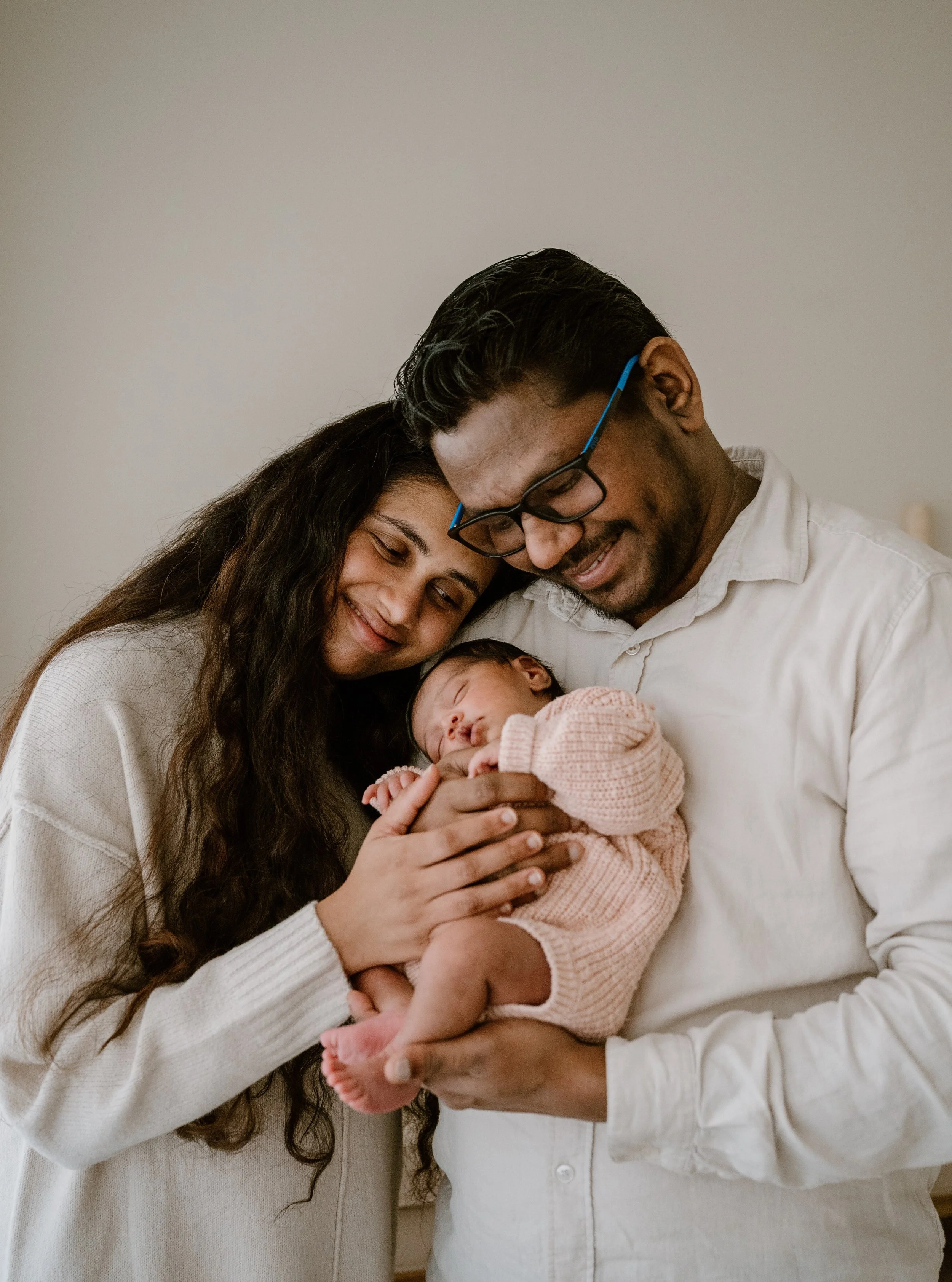 Shavini, Tharindu and Kaia. 

#alburynewbornphotography #wodonganewbornphotography #alburywodongaphotographer #newbornphotographer