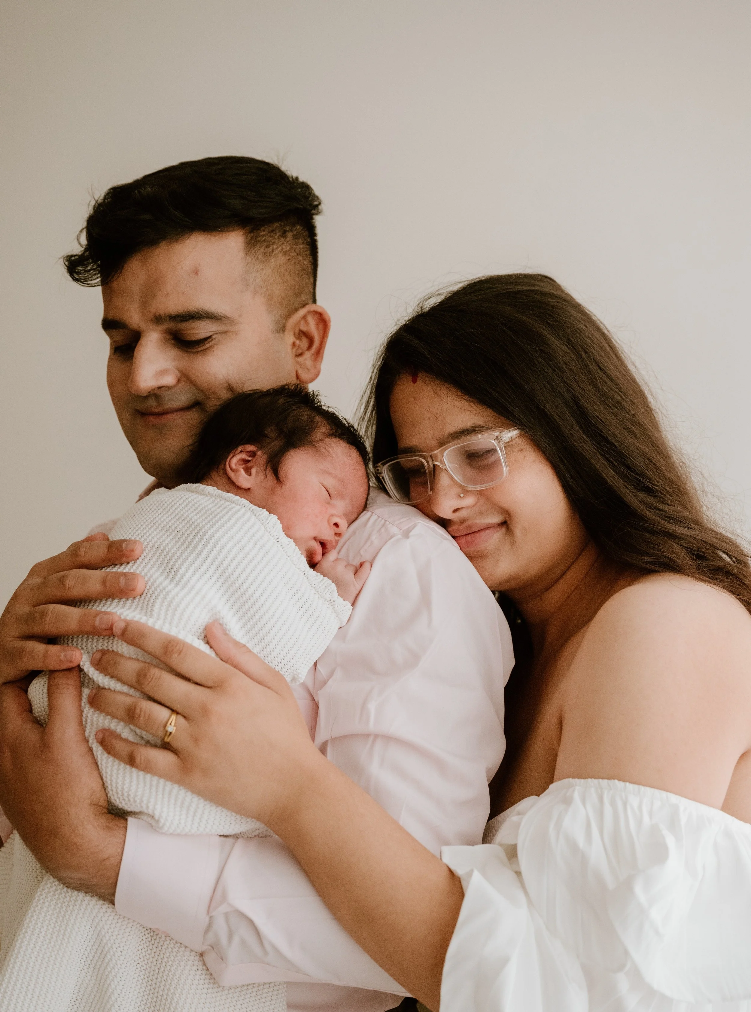 Mamata, Ash, and their darling Aashvi.

#alburynewbornphotography #wodonganewbornphotography #alburywodonganewborns #newbornphotography