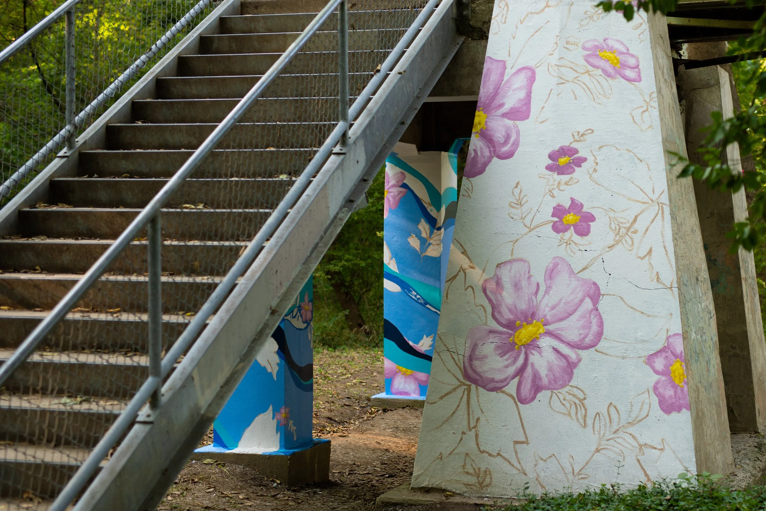 Muralist Suzi Rhee Paints Foster Park