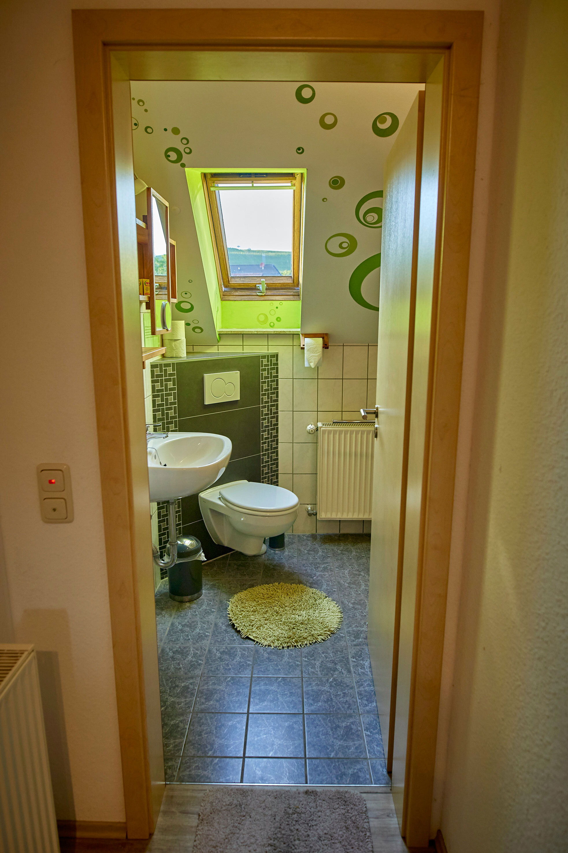 Ferienwohnung-Weingut-Kastanienhof-Bodenheim-Rheinhessen-Badezimmer.jpg