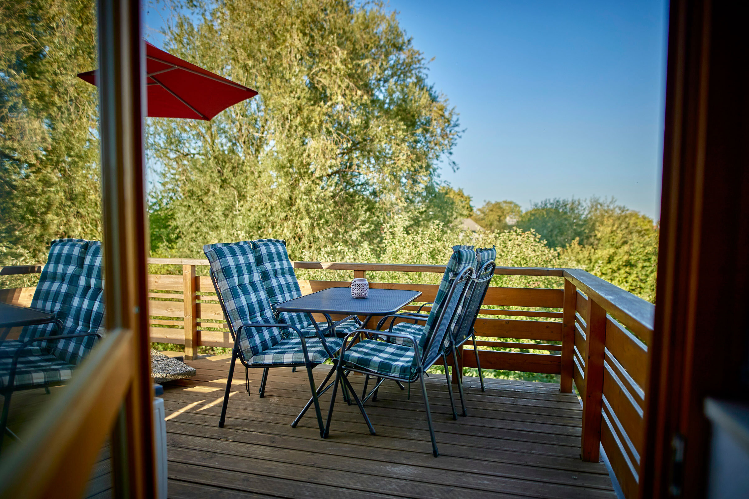 Ferienwohnung-Weingut-Kastanienhof-Bodenheim-Rheinhessen-Balkon.jpg