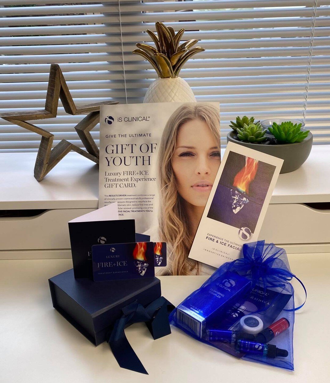 🖤 BLACK FRIDAY OFFER 🖤

Why not treat yourself or a loved one the gift of youth with an amazing iSClinical Fire &amp; Ice Facial 🔥❄️

The offer includes a gift voucher which comes in a beautiful presentation box 🎁 I am also throwing in an introdu
