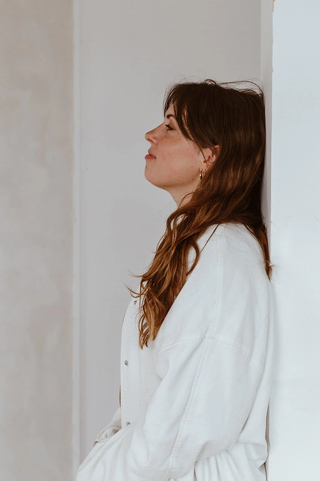 Woman embodying self-acceptance showcasing somatic hypnotherapy and shame-sensitive therapy with Joanna Hamilton, Bristol