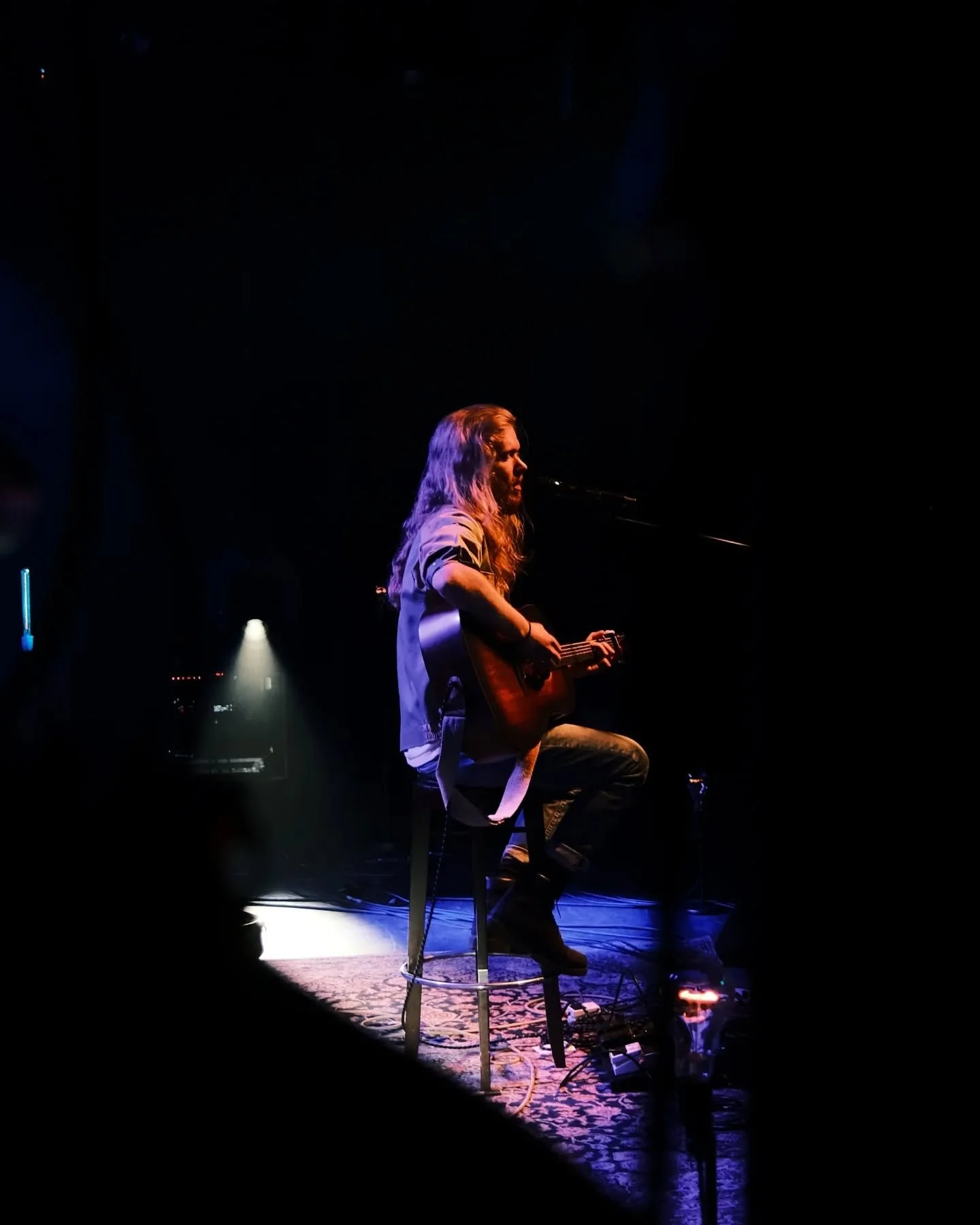 yesterday was the first night of @thesongwritersclubnl in Tilburg (where I used to live!) ✨💛 i'm so grateful to be on tour again! and the venue was about 100m away from the appt where 'the way you take time' was written and recorded. So it brought m