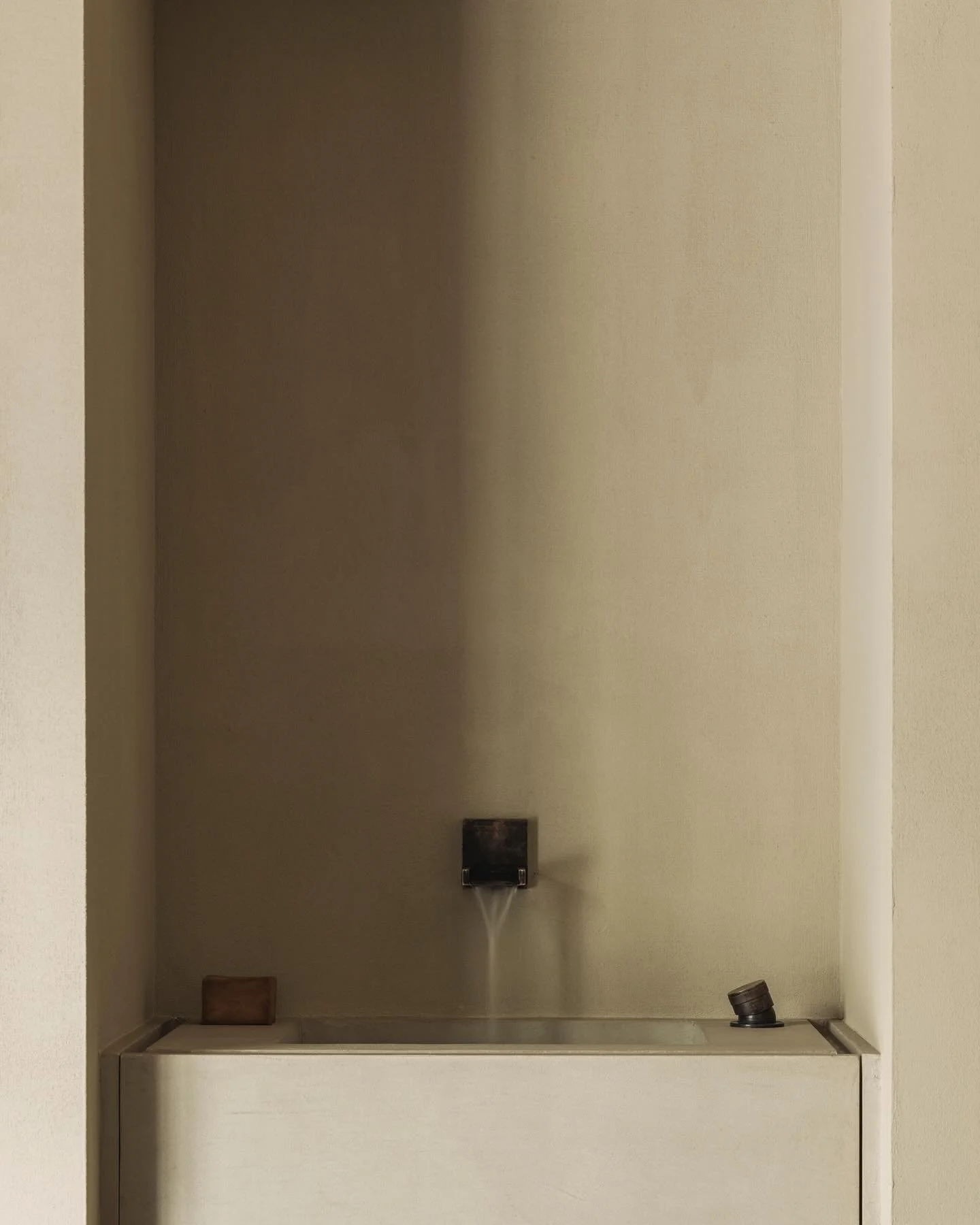 Design @vesperprojects 
Photographer @tijsvervecken