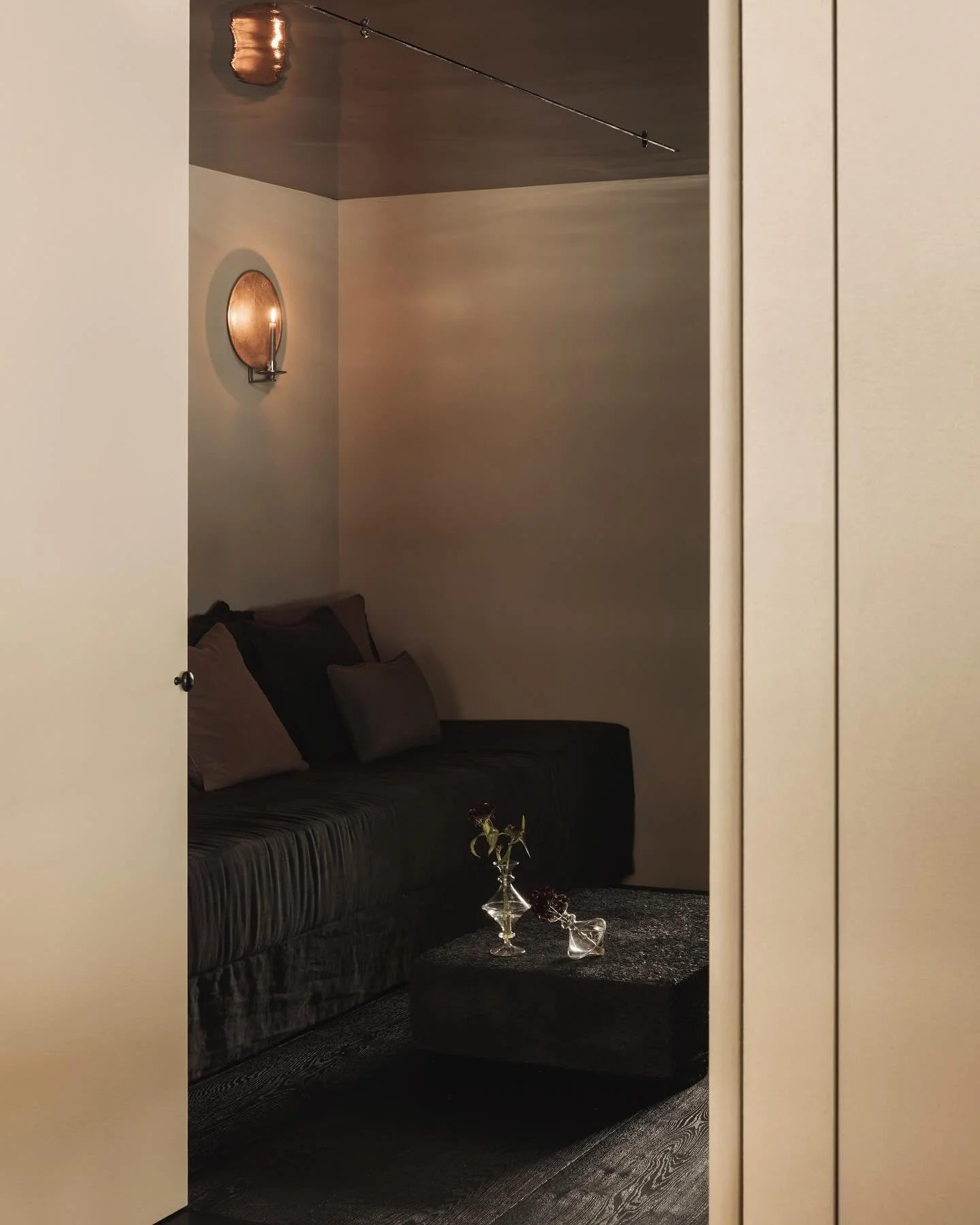 Design @vesperprojects 
Photographer @tijsvervecken