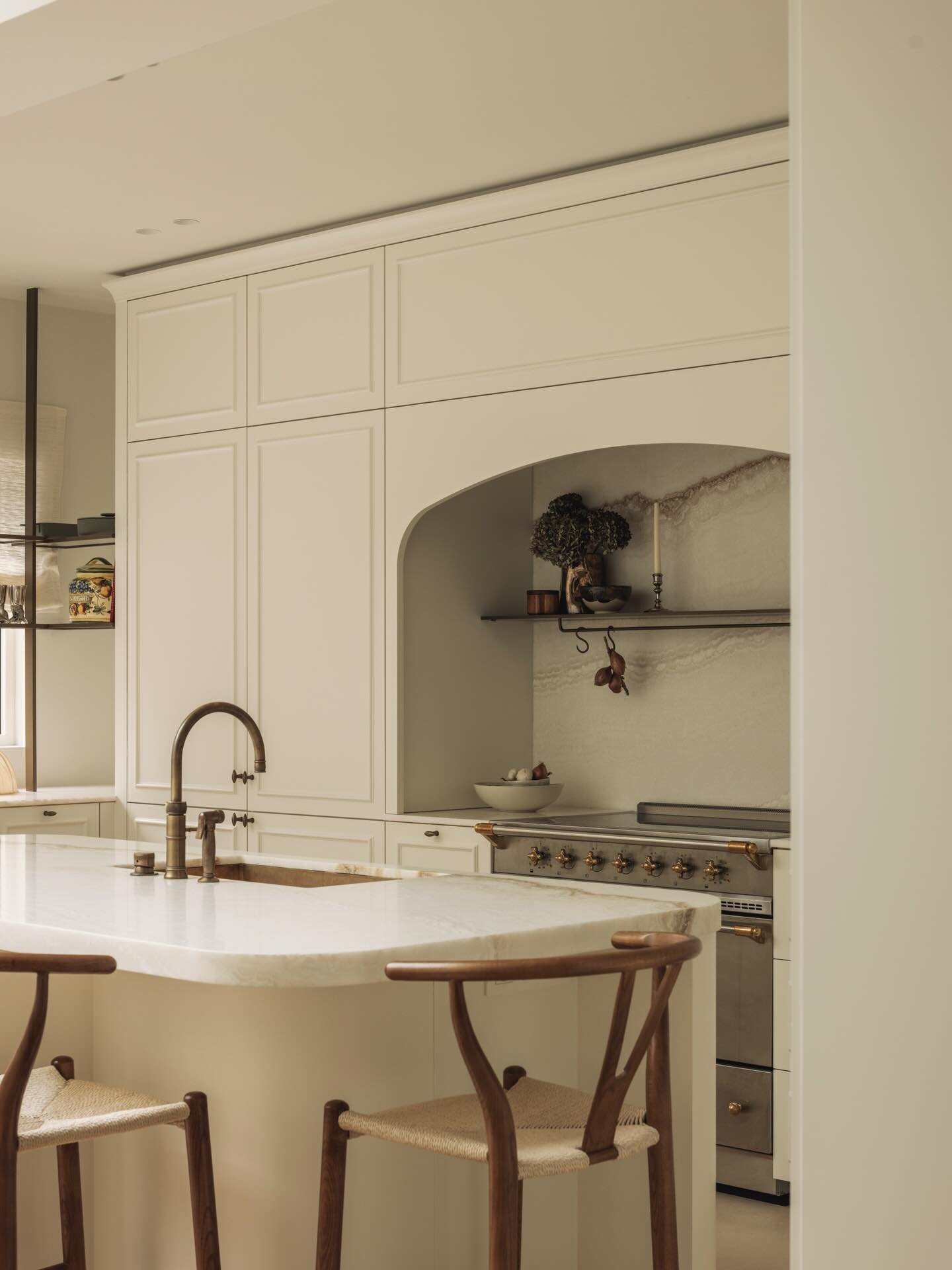 Project JVR - kitchen 

Interior Design @vesperprojects 
Photograph @tijsvervecken