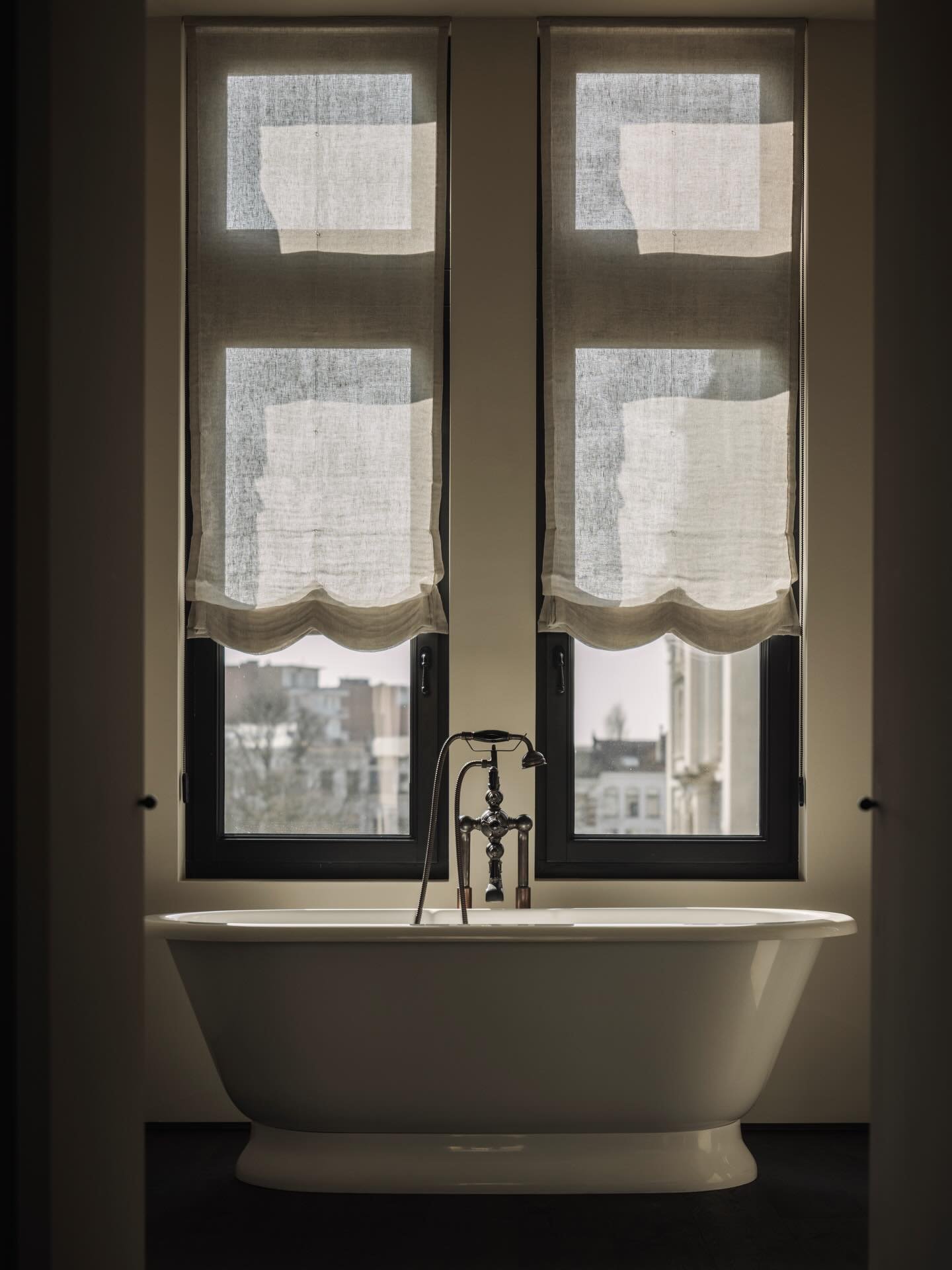 Project Museum - master bathroom

Interior design @vesperprojects 
Photographer @tijsvervecken