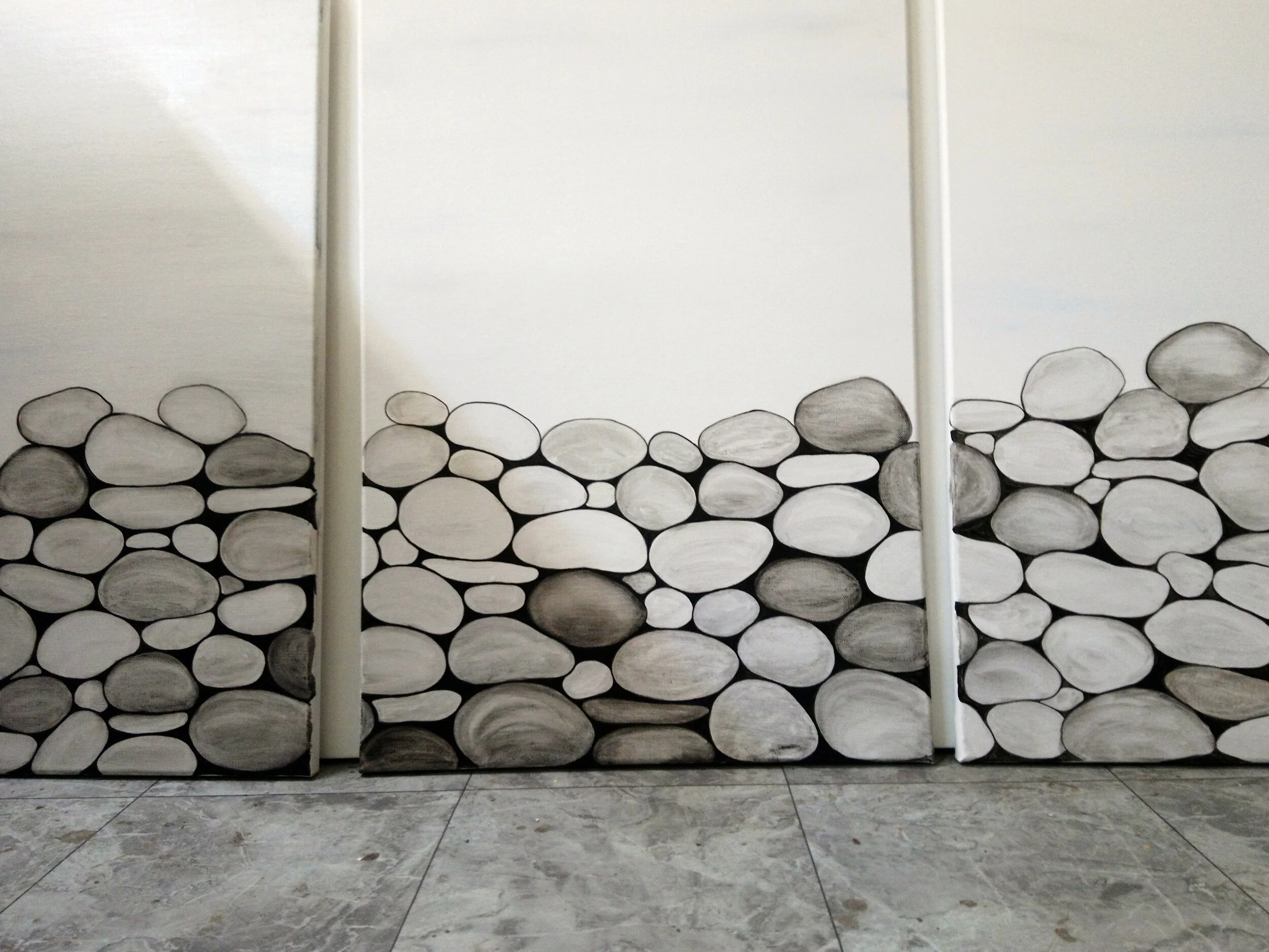 Καμβάς τρίπτυχος, Βότσαλα