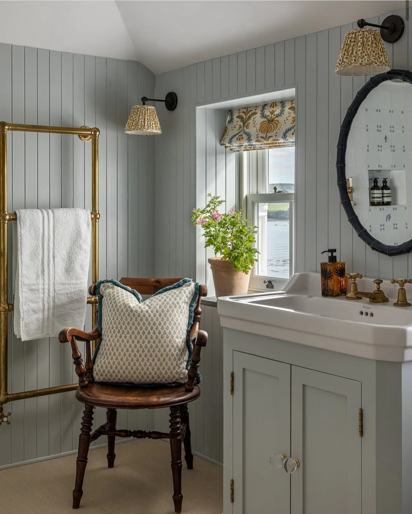 Little Block Blue/Wicker in a Cornish project by @leonorabirtsinteriordesign 

Photography @jonathanbondphotography