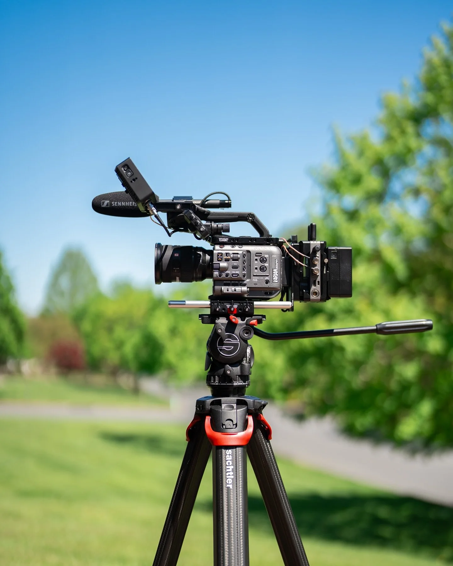 Sony FX6 Build #camerarig
@sonycine FX6 / 24-70mm f/2.8 ii
@woodencamera Top Plate
@woodencamera Baseplate
@shapewlb 15mm Rails
@shapewlb FX6 Power Cable
@woodencamera Battery Slide
@woodencamera V-Mount Plate
@dji Video Transmitter
@tiltamax V-Moun