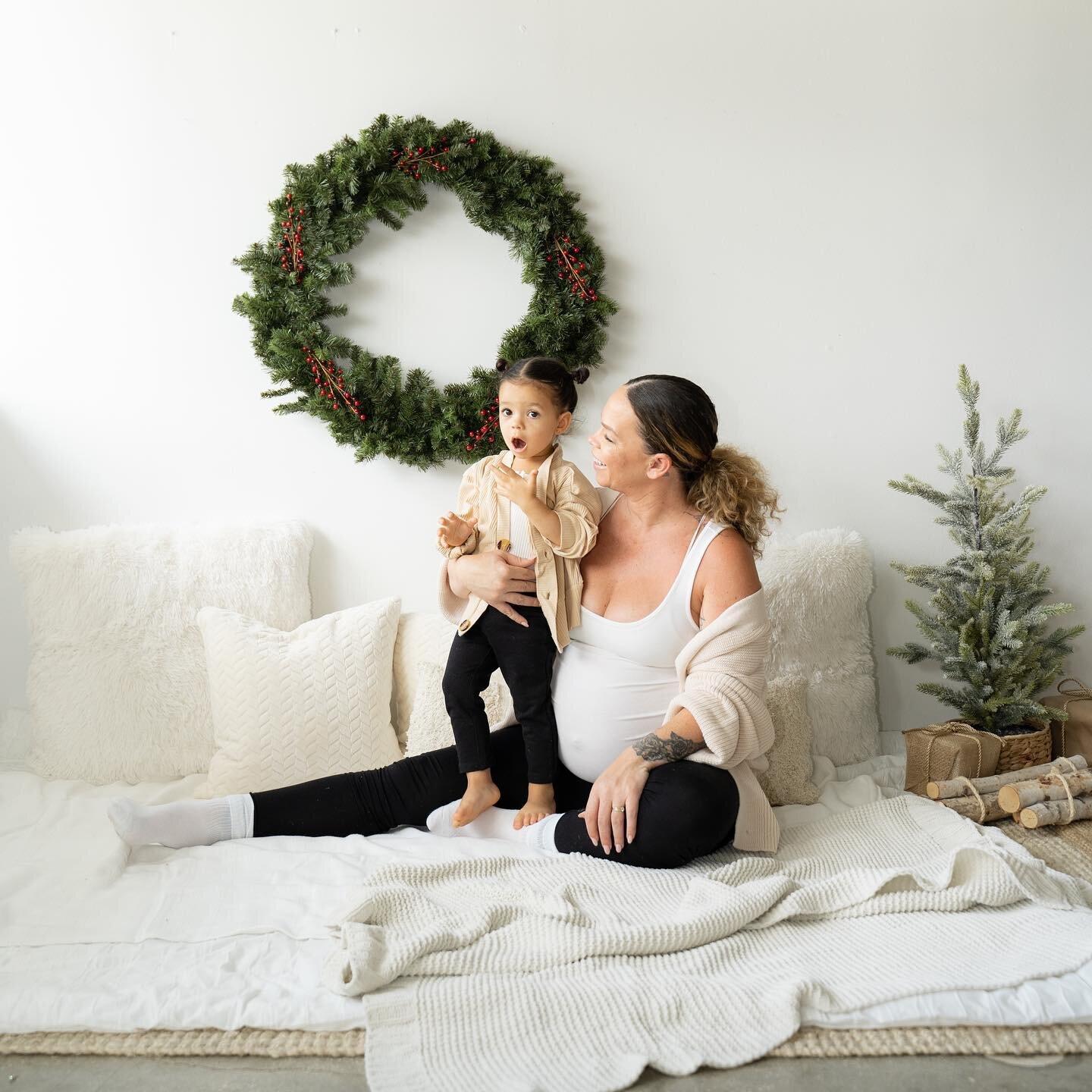 Yep! It&rsquo;s about that time 💌🎅🏼
Christmas minis are now open for booking - reserve your time slot today!
.
.
December 4th &amp; December 11th

- 20 minutes
- 20+ images
- 3 day delivery
- Digital gallery
$150
.
.
50% deposit required to reserv