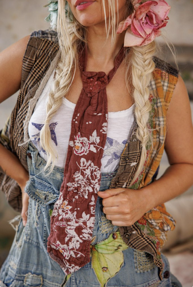 Magnolia Pearl Jabot 175 Bandana