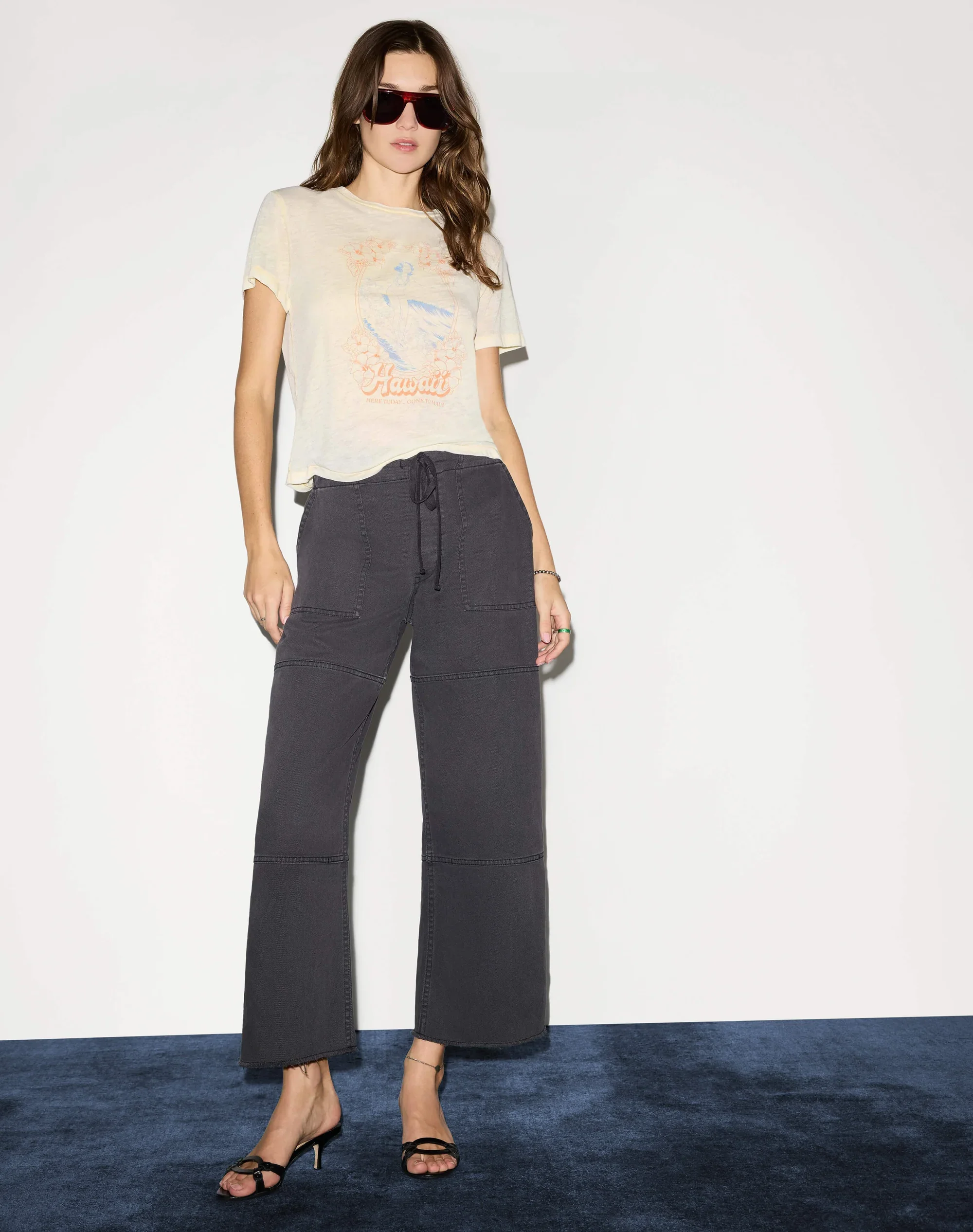 RDN268_792-02WCGT392_CLASSICTEEHAWAII_SHORTBREAD_CLASSICTEEHAWAII_SHORTBREAD_Key_Look_1.jpg.webp