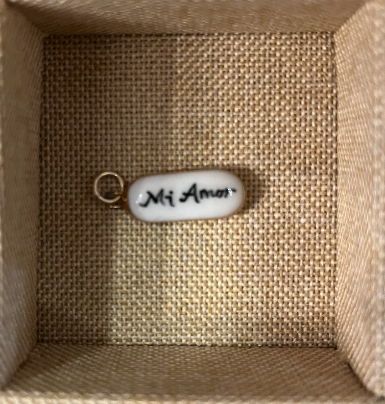 Shá Parlé "Mi Amor" without red charm