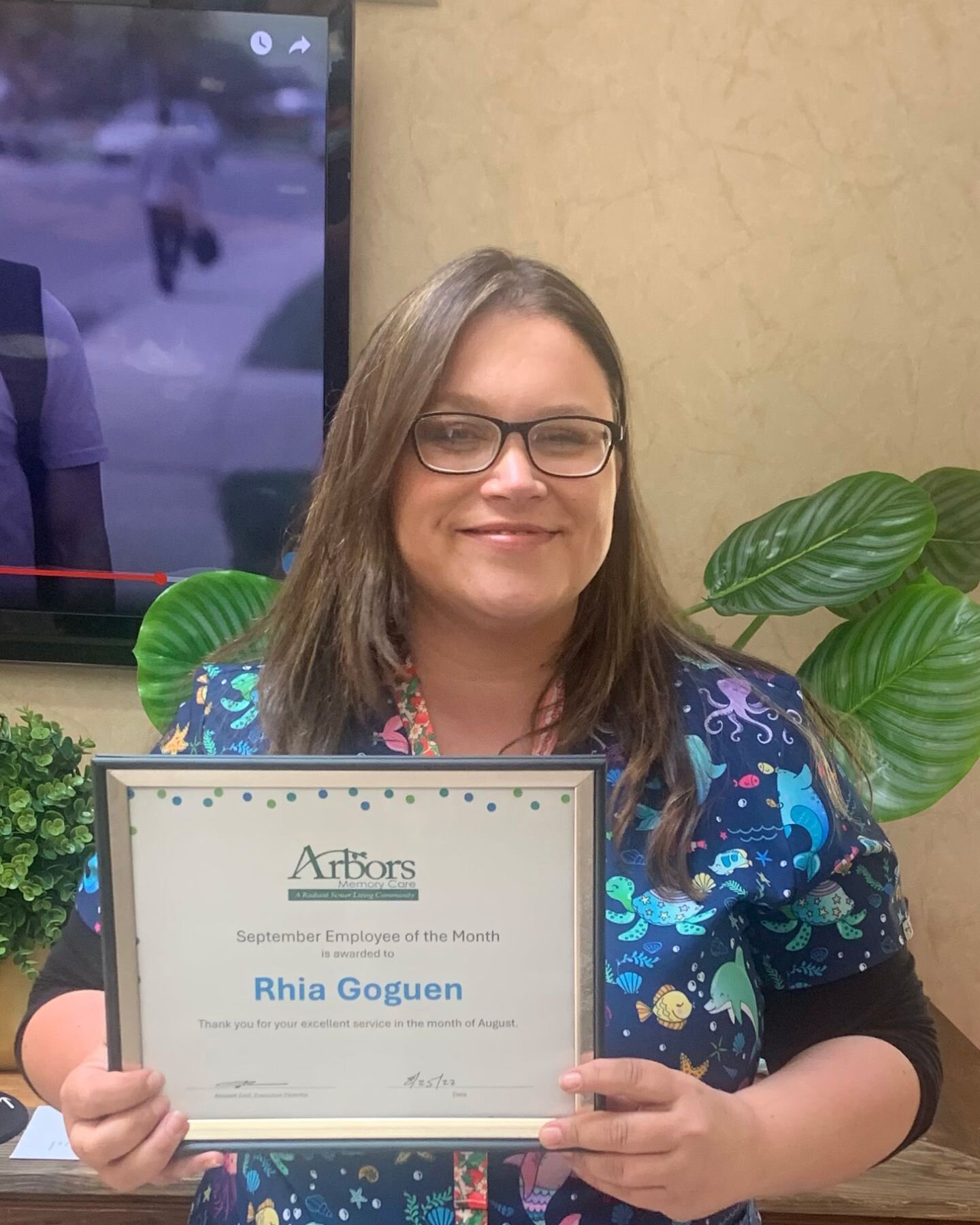 It takes a very special individual to be a caregiver and a medication technician. Their heart needs to be bursting with compassion, and a deep desire to help others. That is why we are spotlighting our team member Rhia from Arbors Memory Care. She ex