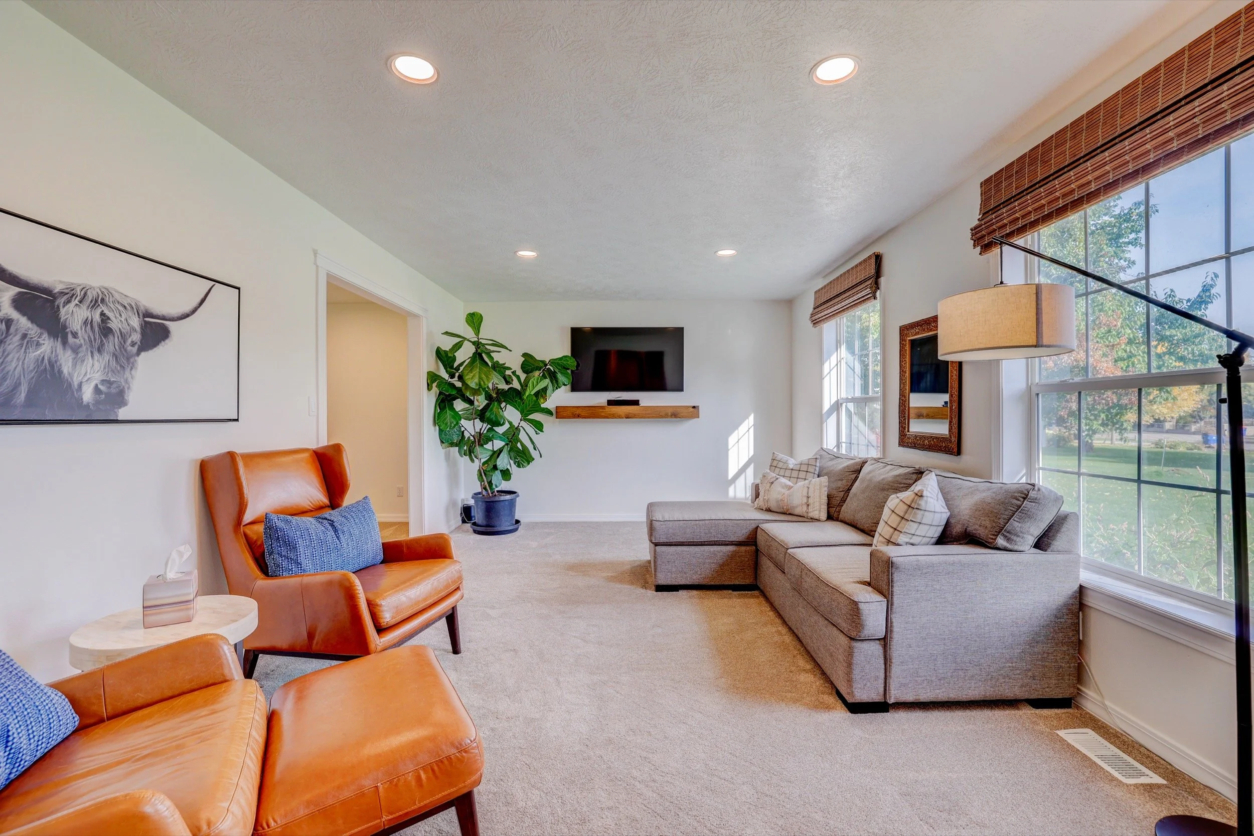 03-9701 W Desert Ave Interior.jpg