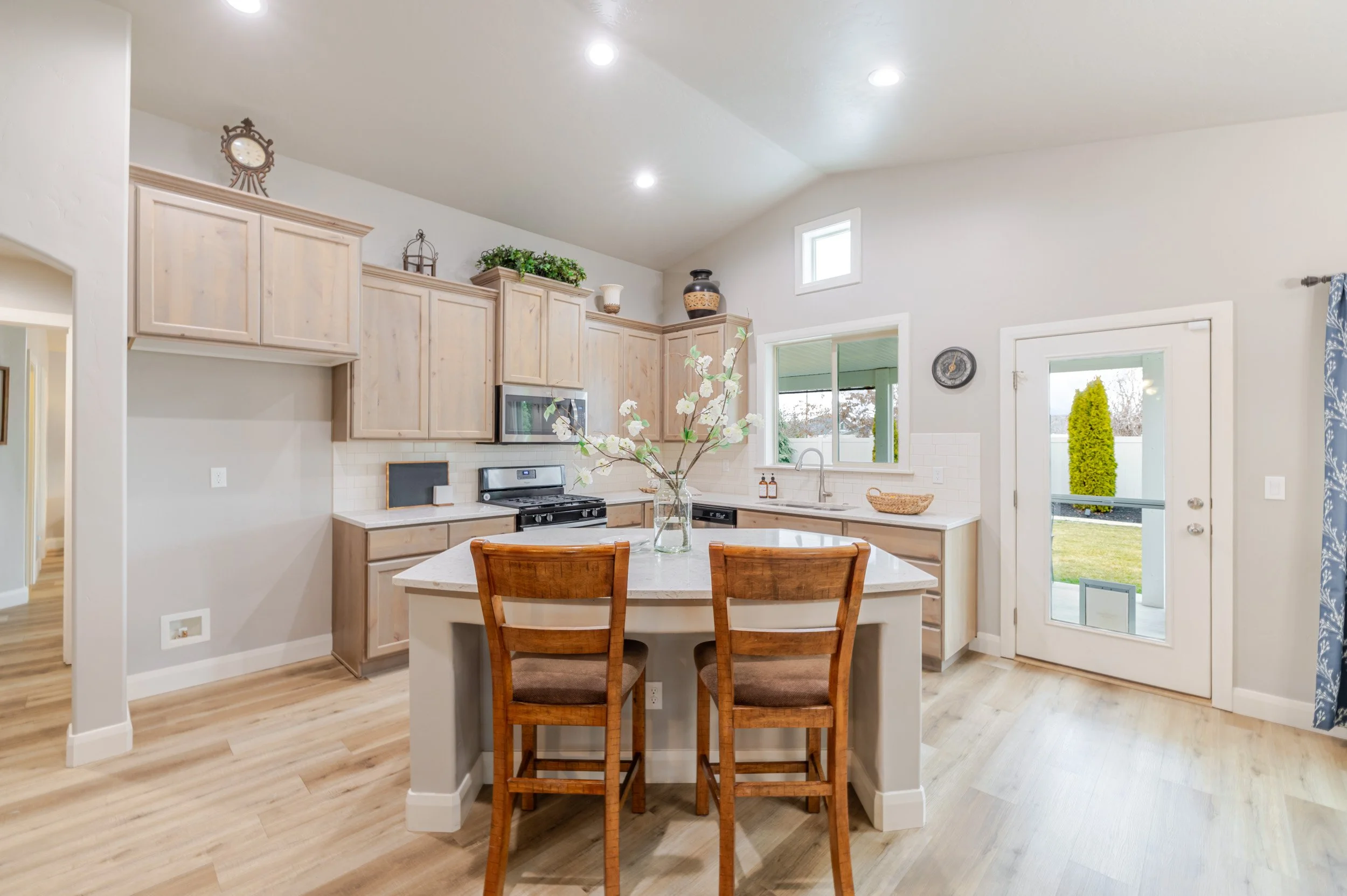 5262 W Los Flores -3.jpg