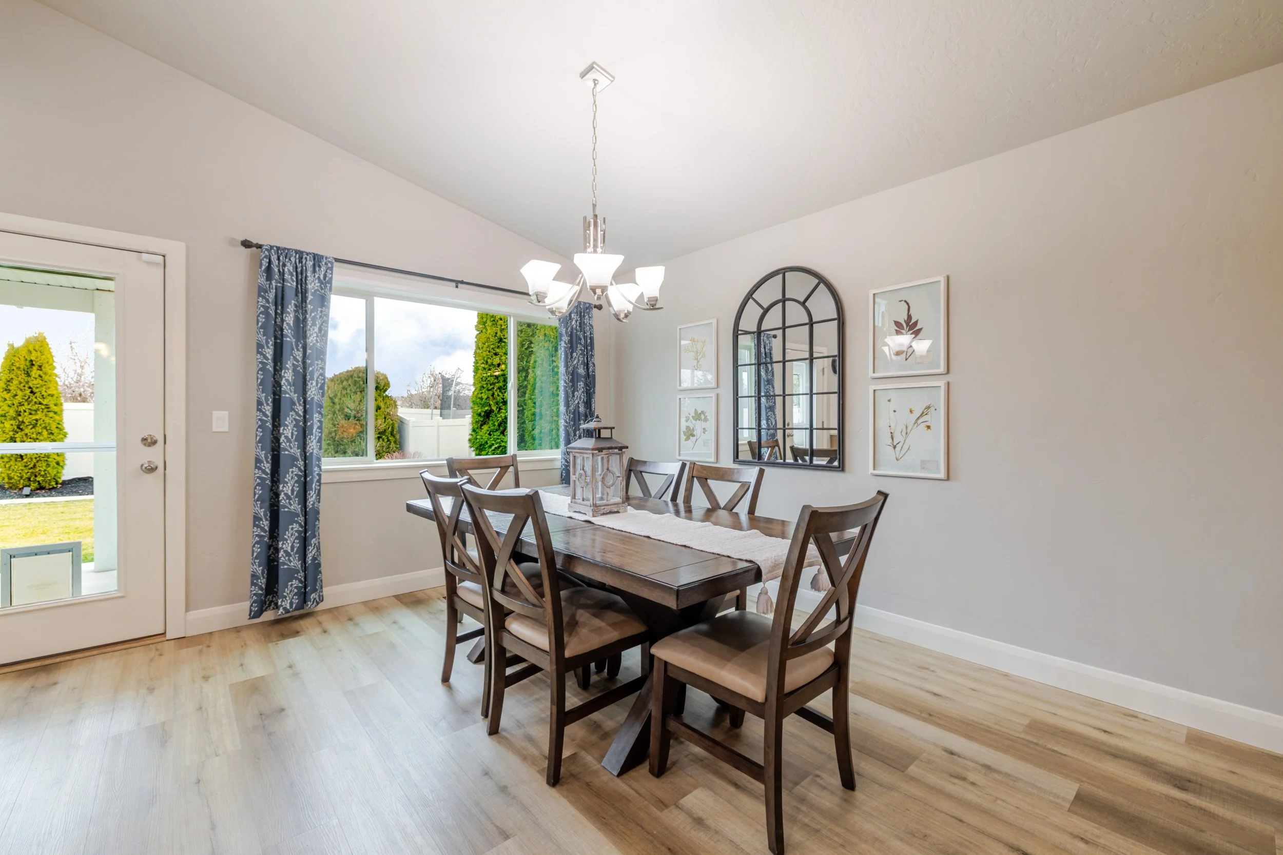 5262 W Los Flores -4.jpg