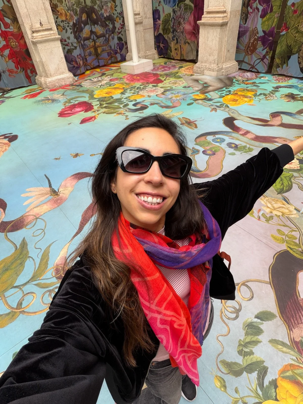 Viviiiiiiiiir 🌹 

No caben mis sue&ntilde;os en una sola vida
Por eso vivo infinitas vidas en una
Artista se nace, se vive, se respira

Vivo! Vivo! Por mi, por lo que vine a hacer, por los que ya no viven y por los que me dieron vida.