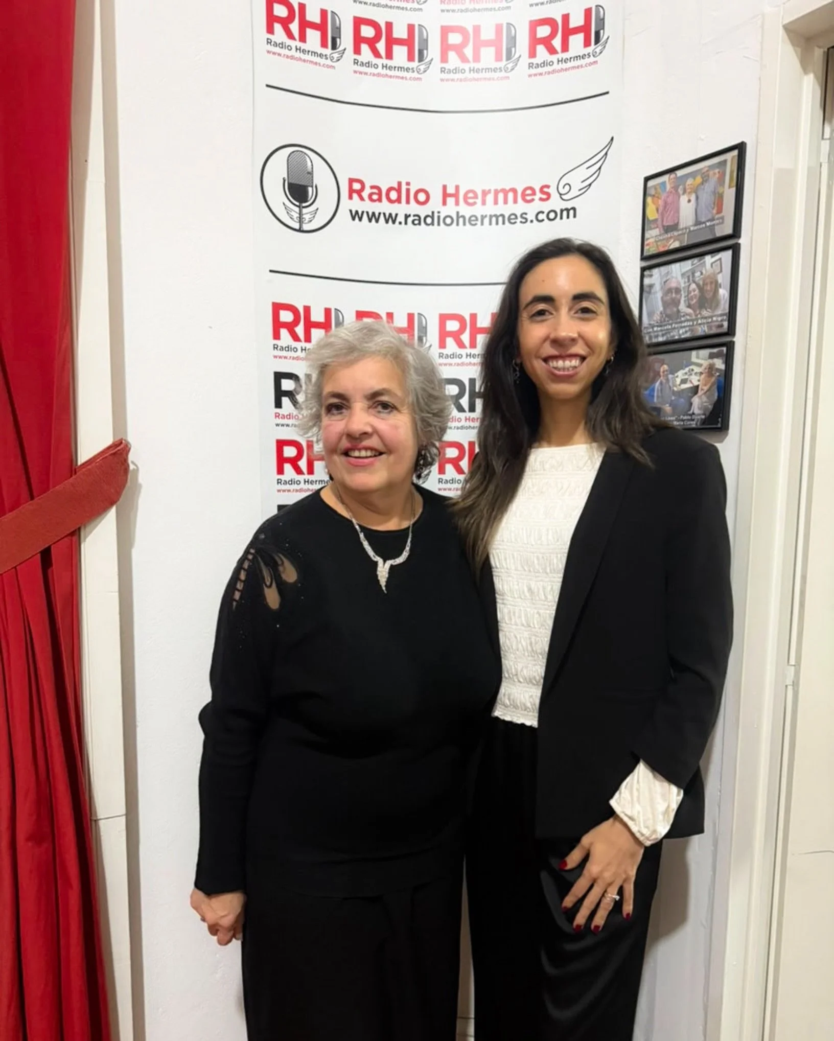 🎙️Ayer estuve charlando con @dramarthacoraeliseht, su equipo e invitados @franciscovarelaok @fabiobanegasok en @cultura.en.paralelo @radiohermes. Hablamos sobre mi carrera y mi concierto #CONFUOCO con @eduvigespicone de este viernes en @casadelacult