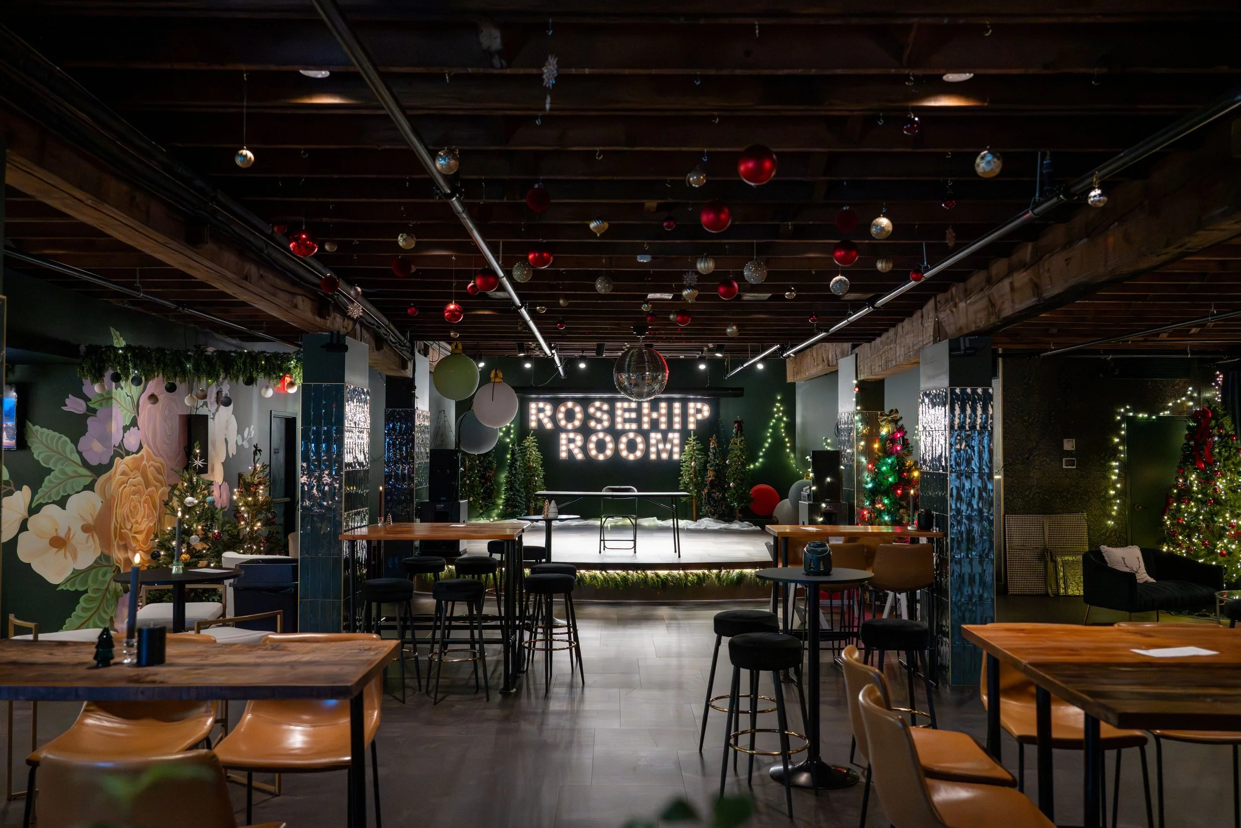 GoodTidingsBarHolidayTrivia-12.20.25-10.jpg