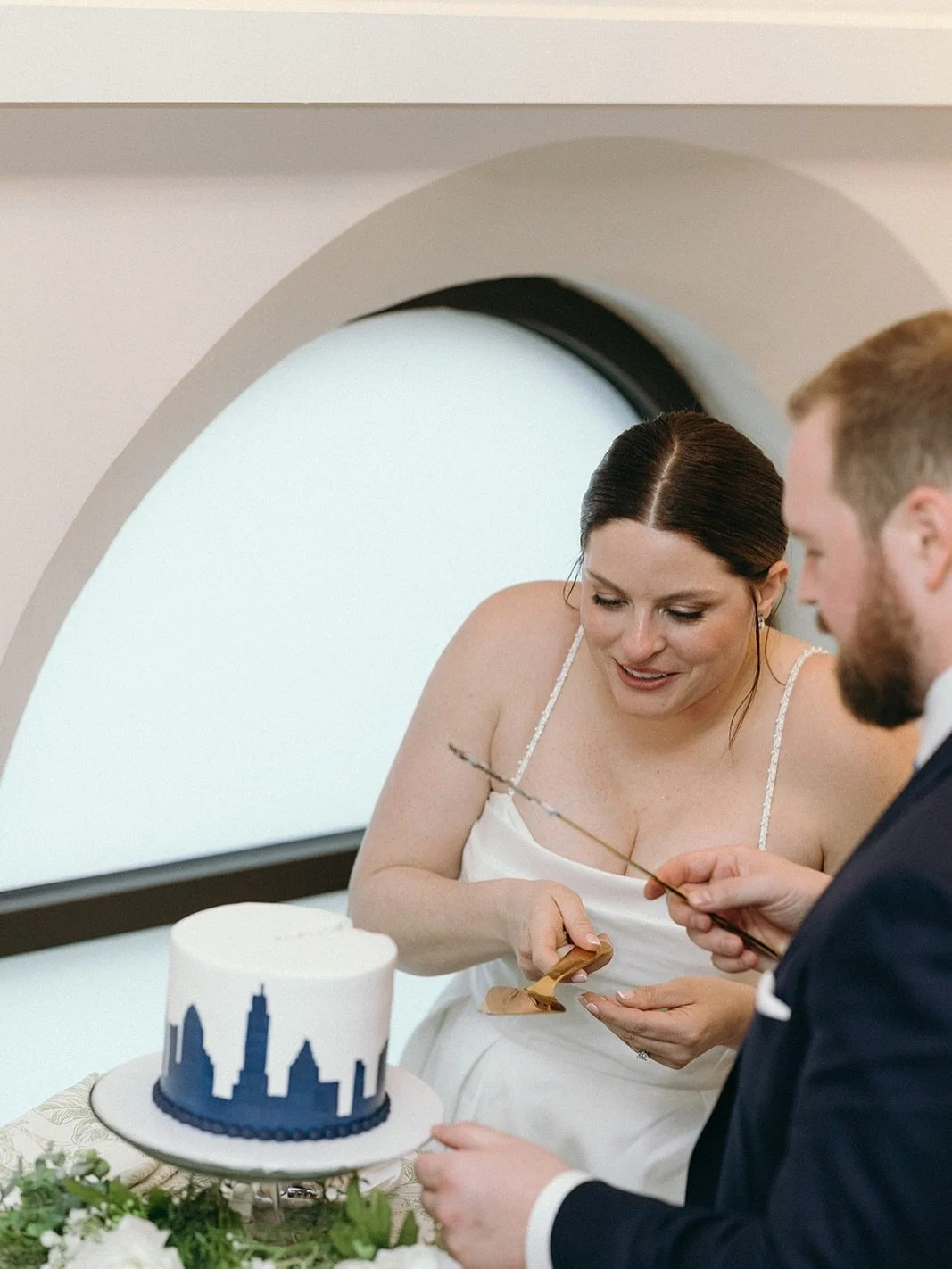 Cake isn&rsquo;t just for cutting and eating&hellip; it&rsquo;s also a pretty cute (and tasty) ring holder 💍 

cake | @wildflourbakeryoh
coordination | @elliotevents
dress | @radiantbridecle
hair &amp; makeup | @elitebeautyproductions
photography | 