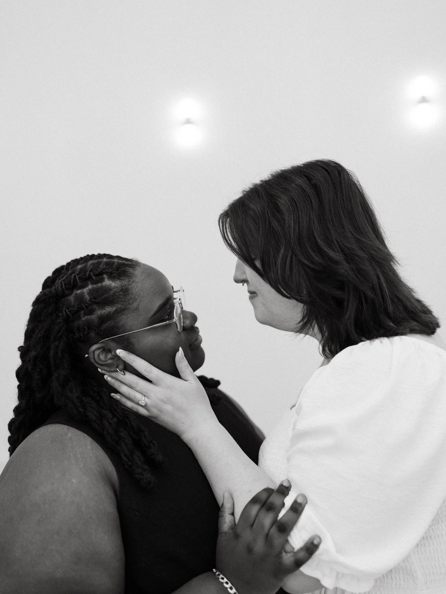 BRB&hellip;we&rsquo;re crying over this beautiful engagement shoot ahead of their summer wedding 🥹

couple | @jasmine.dey @hannahhudson38 
photo | @mads_at_betweentwoclouds 
venue | @theelliotcle @therosehiproom 

#clevelandengagementphotographer #c
