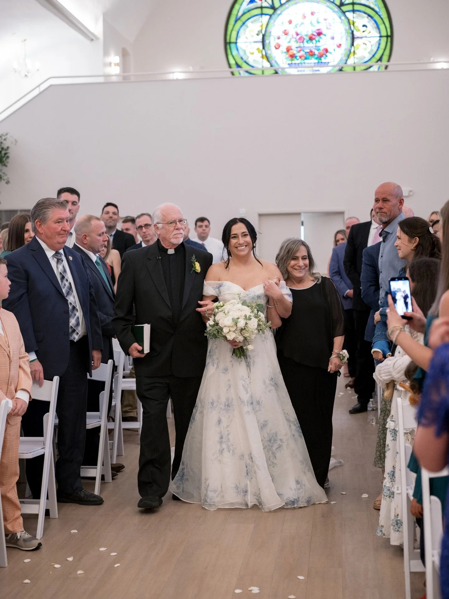 Please clap for this gorgeous wedding day and stunning bride in her blue floral wedding dress! Obsessed is an understatement 💙

caterer | @atasteofexcellence
ceremony music | @opus216
dessert | @k2cakescle @mitchellsicecream
dress | @blancdeblancbri