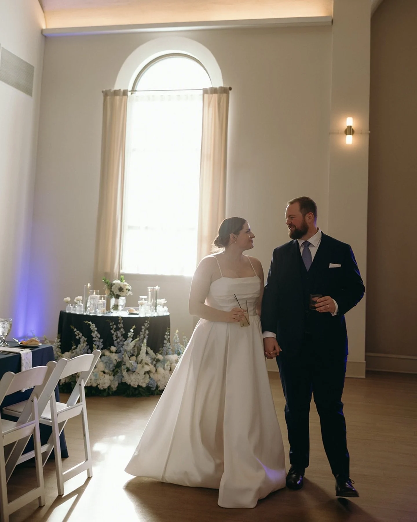 We have a little something blue for you on this Floor Plan Friday💙

Ryan &amp; Matt&rsquo;s special day featured dazzling blue hues and a unique seating arrangement featuring both rectangular long tables and circular tables, as well as a sweetheart 
