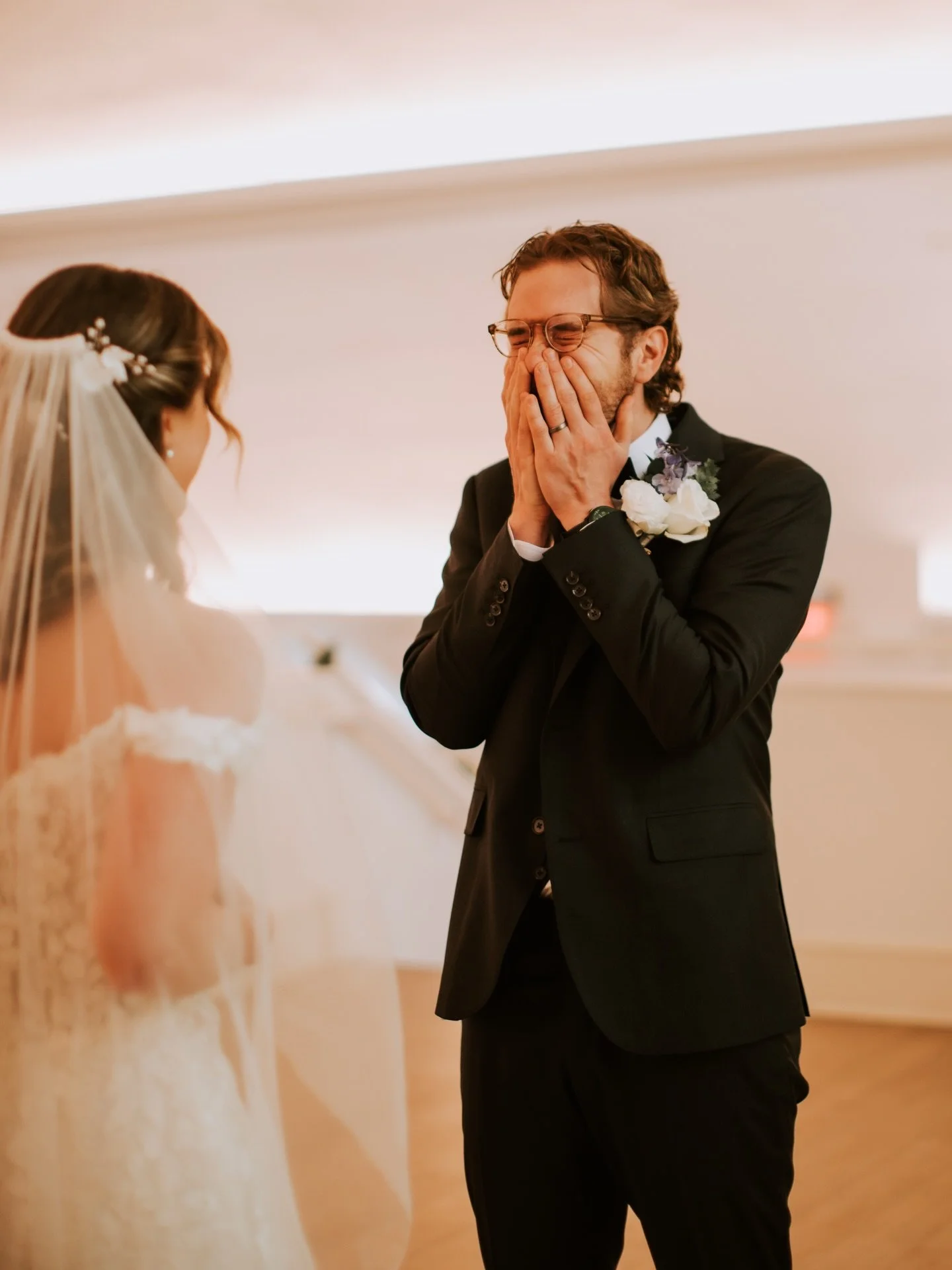 We&rsquo;ll be the first to say&hellip; we love a first look&hellip; with your parents, your bridal party, your dog, your future spouse&hellip; we love &lsquo;em all💜

photo | @cherryblossom.photography, @jordanleephotography__, @laurenelysephoto, @