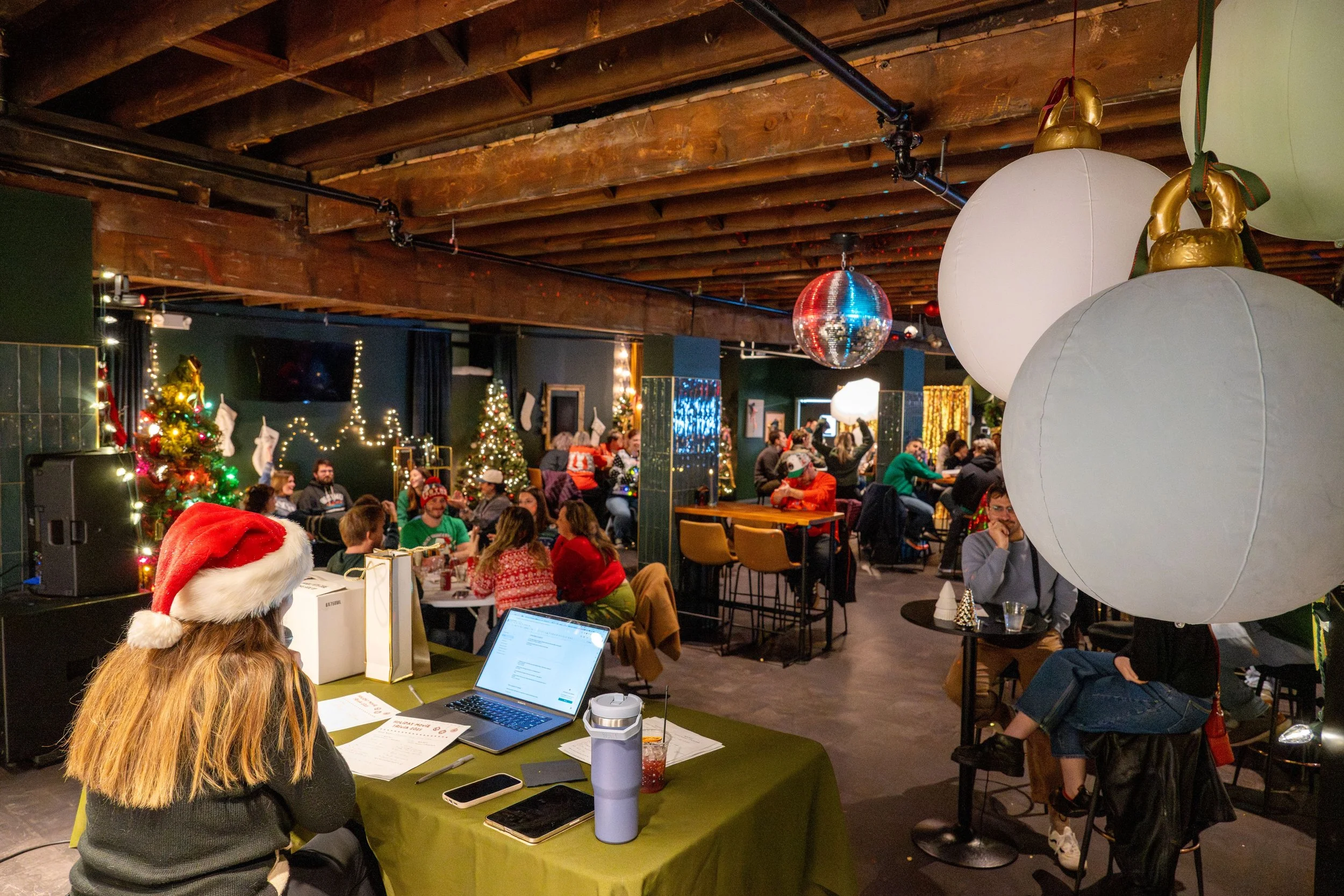 GoodTidingsBarHolidayTrivia-12.20.25-156.jpg