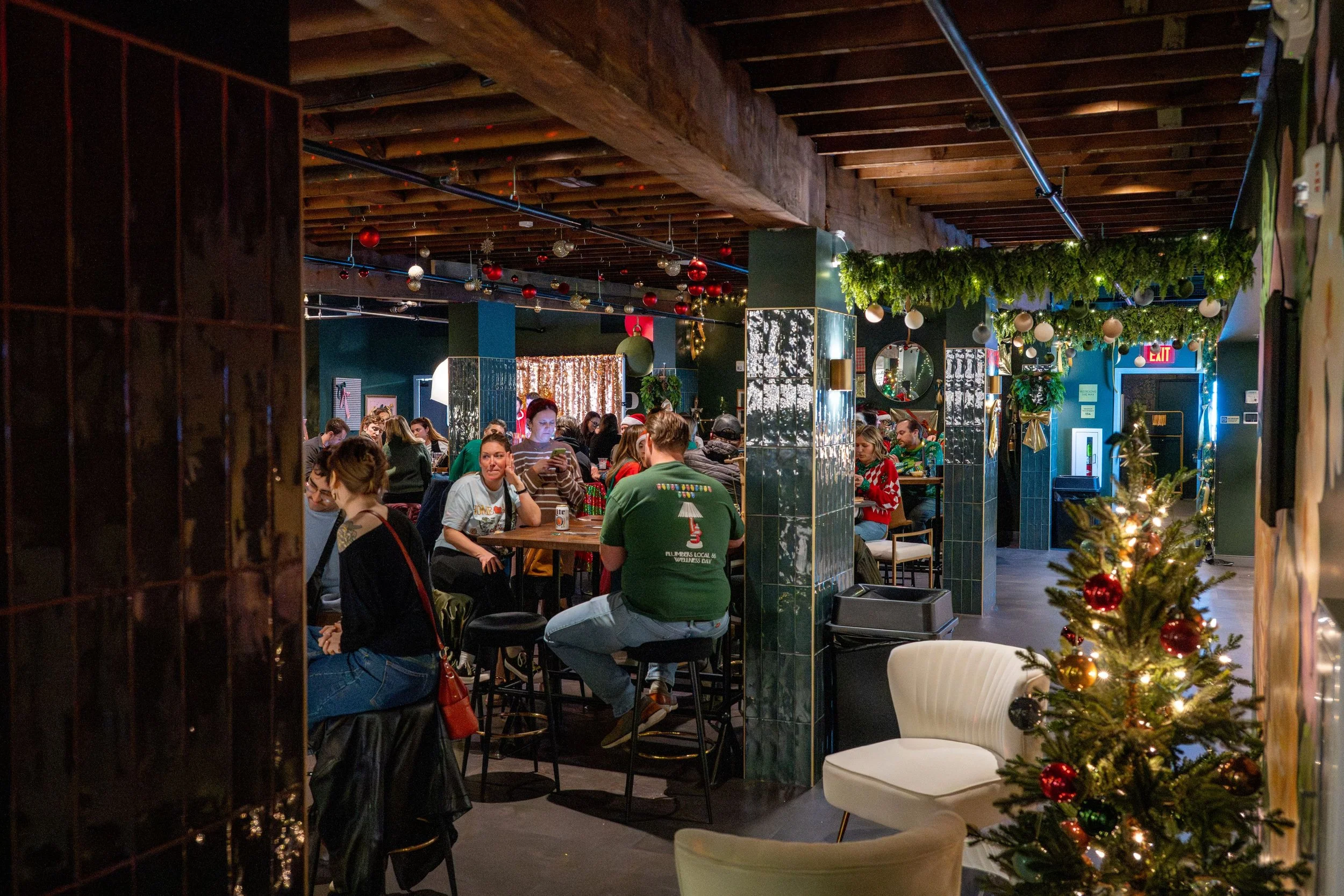 GoodTidingsBarHolidayTrivia-12.20.25-155.jpg