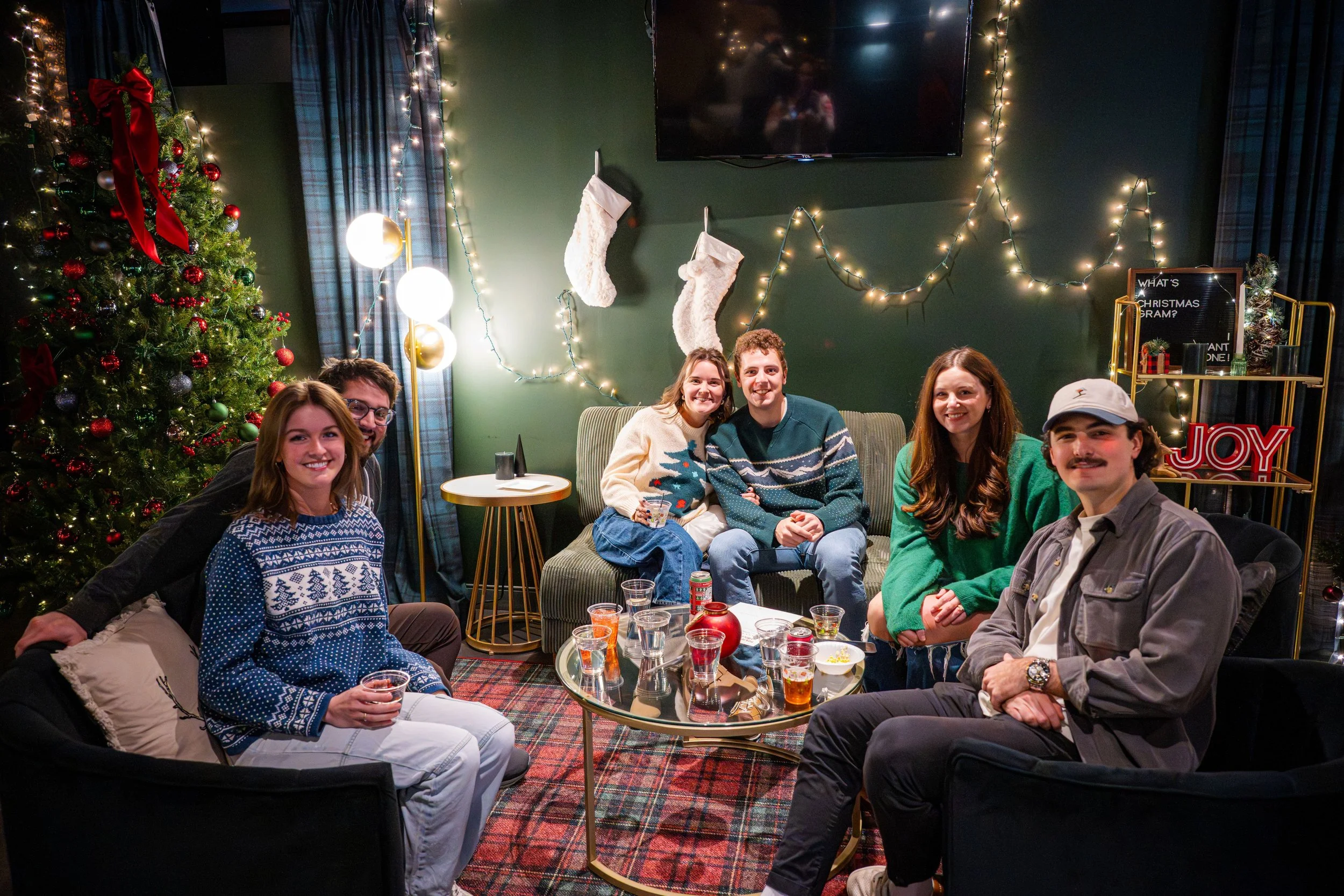 GoodTidingsBarHolidayTrivia-12.20.25-47.jpg
