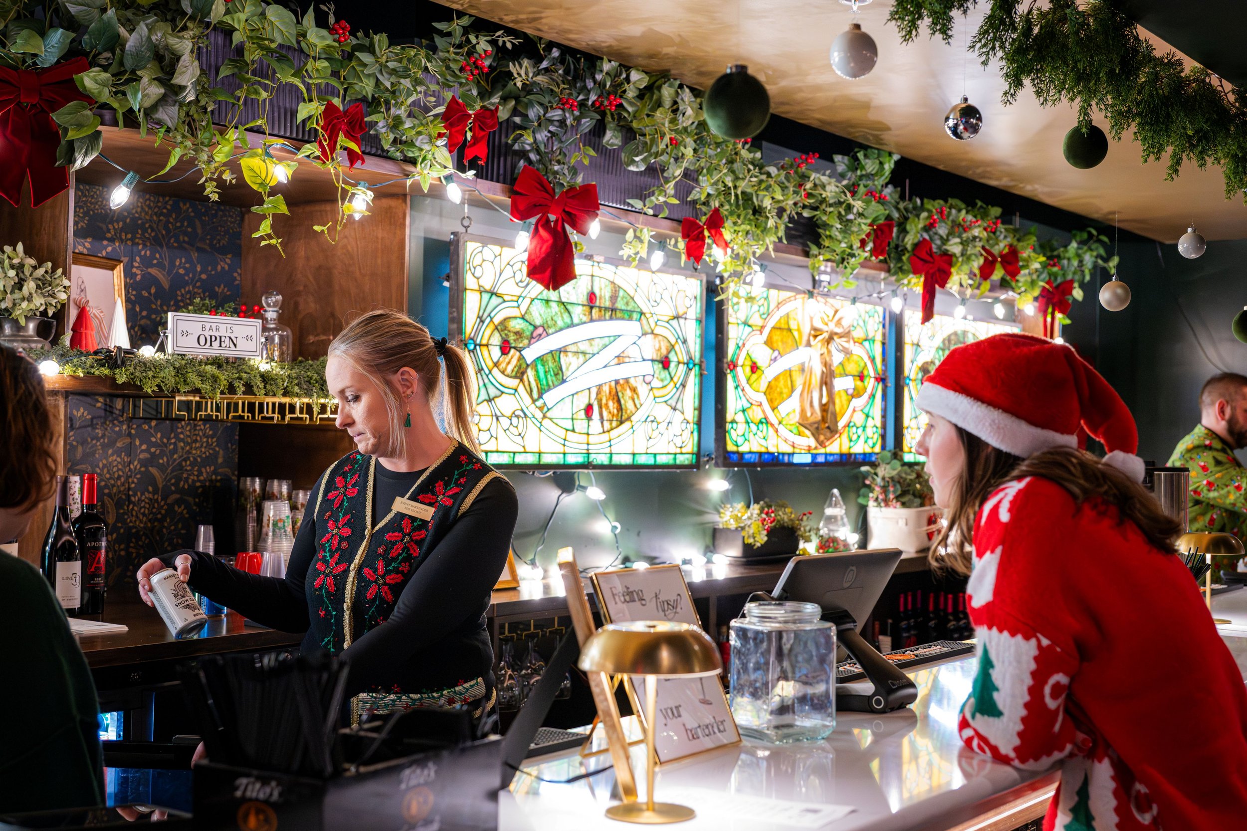 GoodTidingsBarHolidayTrivia-12.20.25-37.jpg
