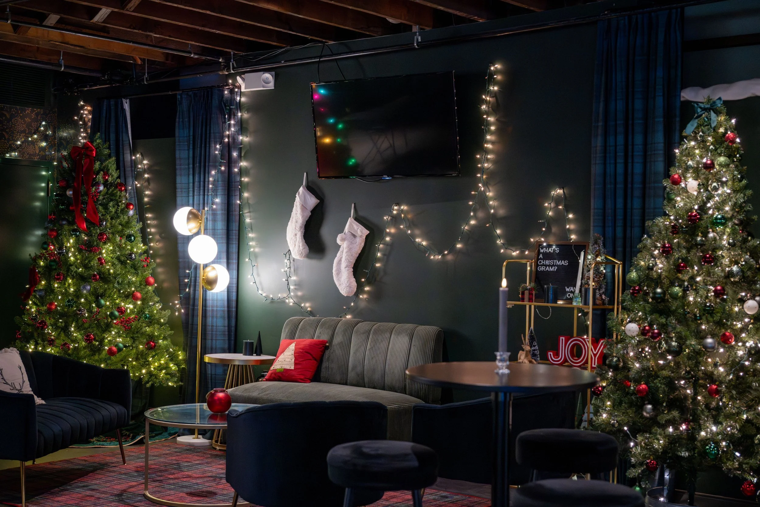 GoodTidingsBarHolidayTrivia-12.20.25-16.jpg