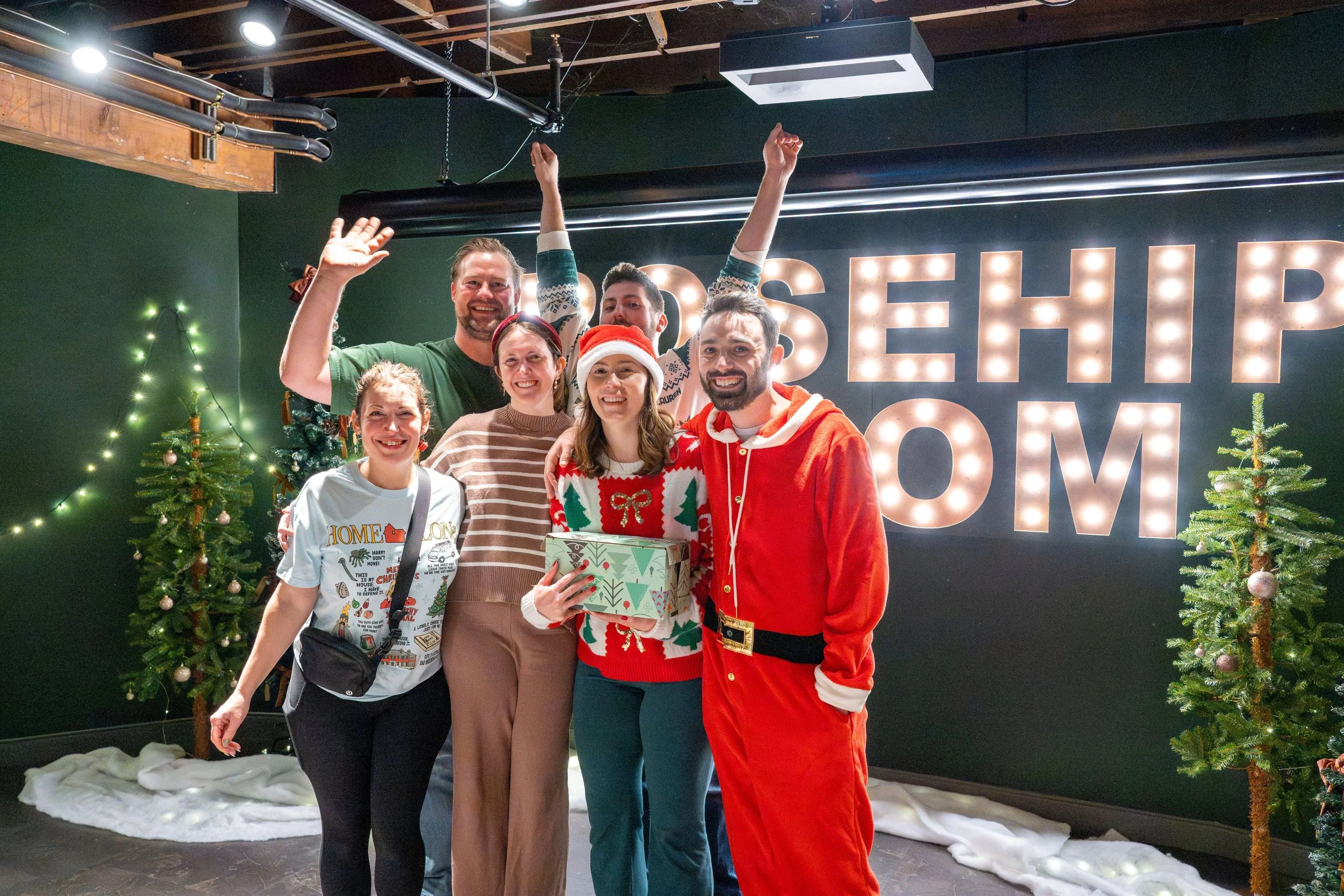 GoodTidingsBarHolidayTrivia-12.20.25-157.jpg