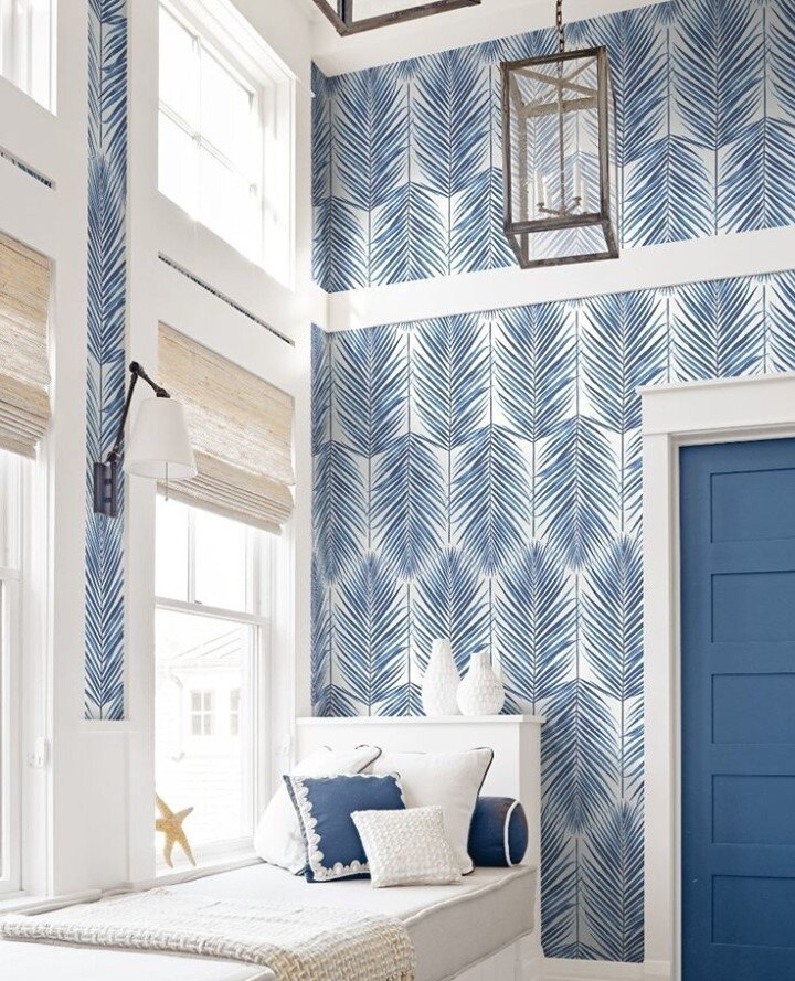 If you need a sign to not be afraid of two-story wallpaper, this is it! 😍💙⁠
⁠
📷 @burkedecor