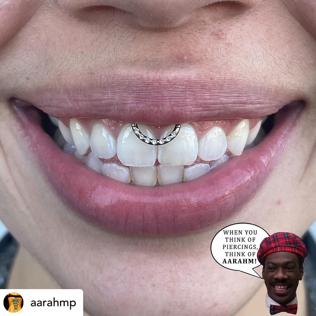 Posted @withregram &bull; @aarahmp A beautiful smile as a result of a beautiful smiley piercing. Well accentuated piece from @invictus_bodyjewelry featuring a titanium hinged  segment clicker with  five clear preciosa gem. ❗️come see me @aarahmp ever