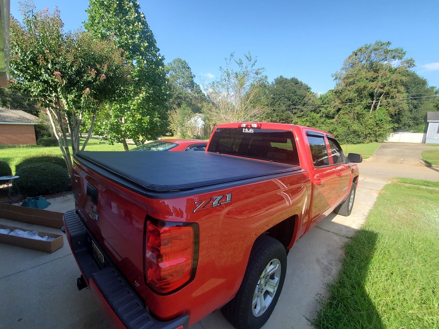 Keep it simple. Keep it safe. These roll-up tonneaus are the classic that never goes out of style!

#ProvenGround
#liftedtrucks
#TrucksDaily
#Trucks
#S112602