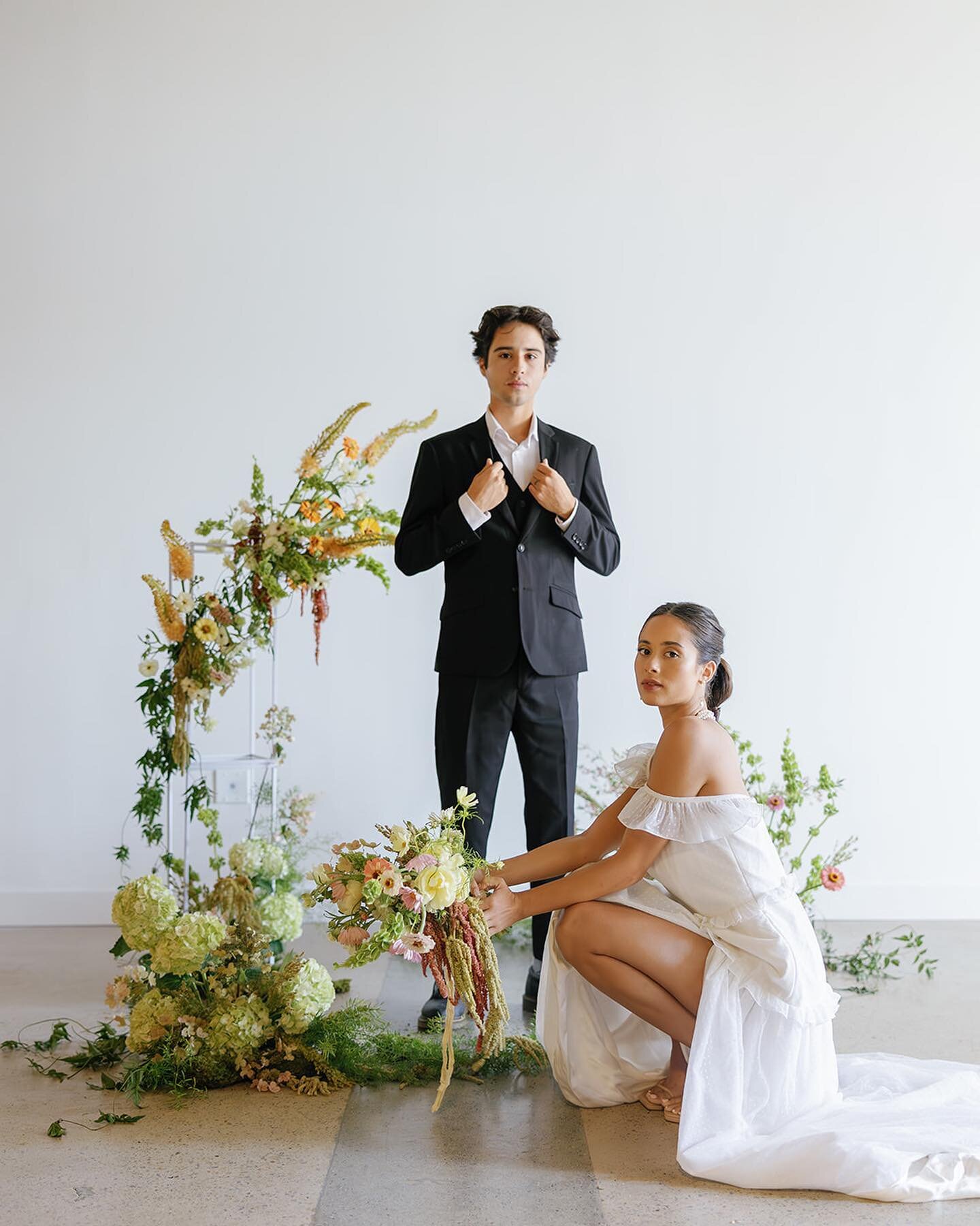 Can&rsquo;t focus because I&rsquo;m too obsessed with these photos and this whole shoot. 
&bull;
Host &amp; creative genius: @emmalauren.photos 
Photo: @fiona.tang_photo 
Hair: @manesbylisairene 
Makeup: @thatgoddessglow 
Flowers: @nicoleburbankevent