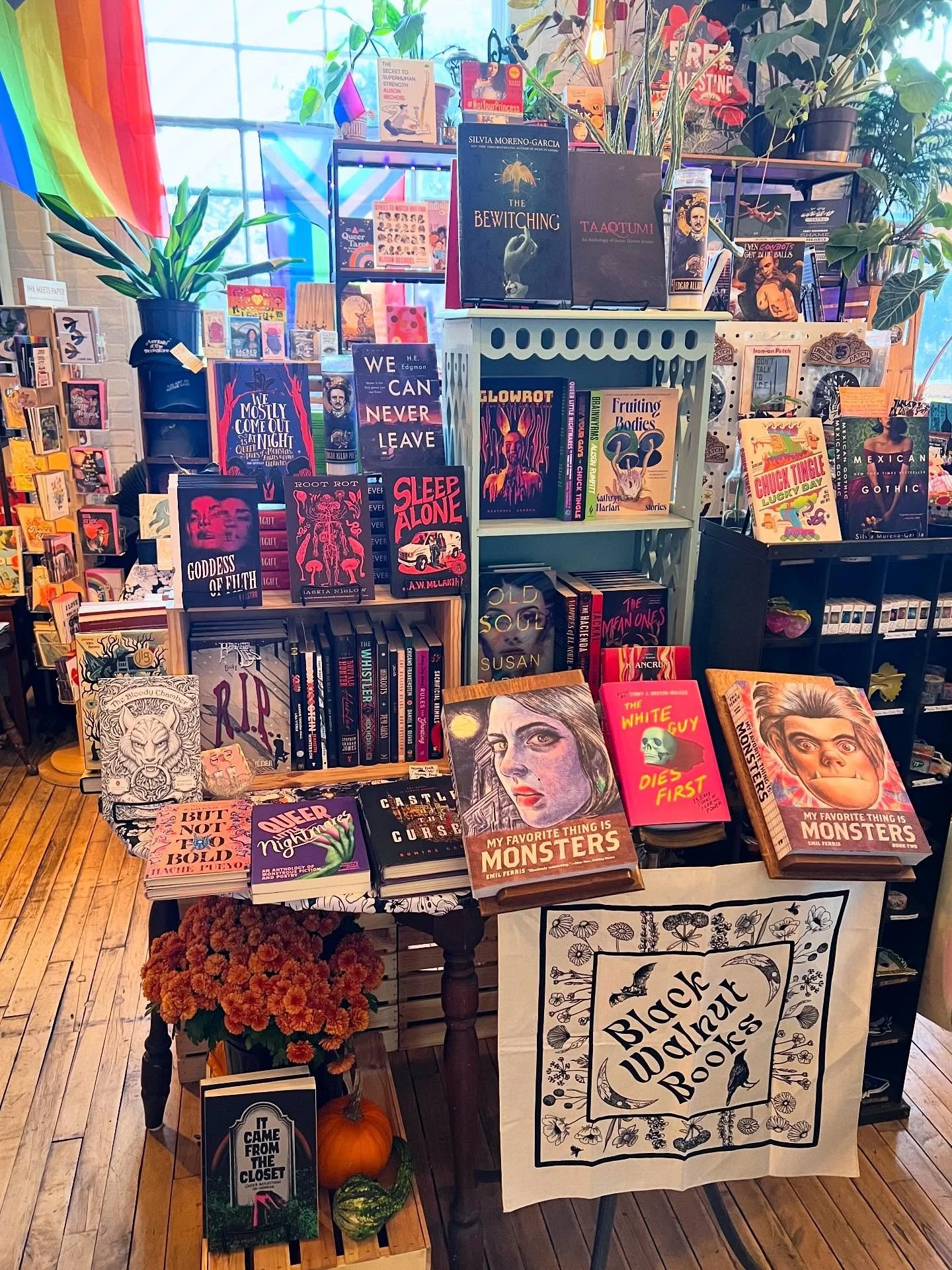 We’ve got all the queer, Indigenous and horror by authors of color to make a perfectly haunting fall! A few of our shop familiars are out and about to celebrate our favorite holiday tooβ¨π»πππ‍β¬β¨