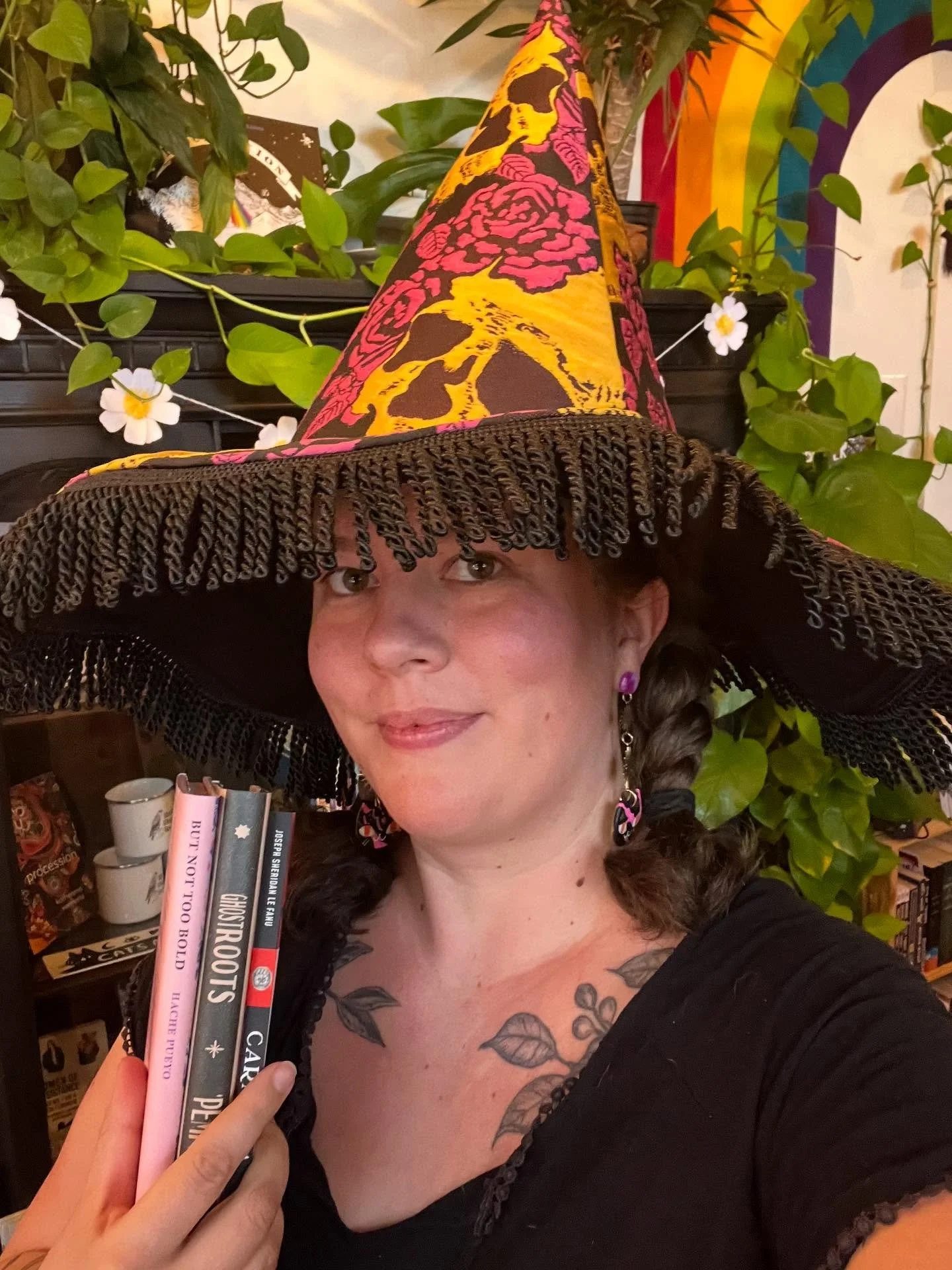 Happy Halloween from your friendly neighborhood book peddling witch. 

This incredible witch hat is from our amazing neighbor @hummingbirdsblooms upstairs in the @shirt_factory_gf 

Now I&rsquo;m ready for the @loweradkpride Halloween Party at and th