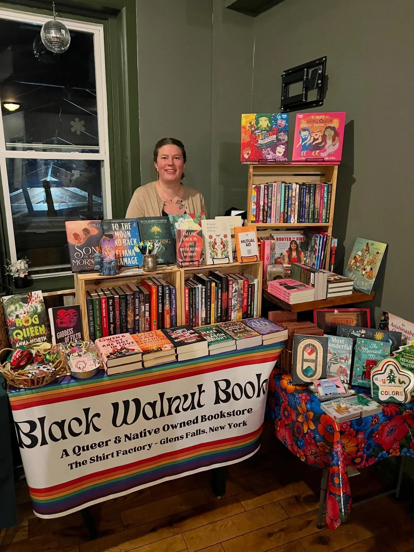 So happy to be at one of our favorite places @brewingfate for our last pop-up of the year! We&rsquo;re here until 8 with books and they&rsquo;re here until 9 with food and drinks. There are 7 other incredible vendors for all your holiday shopping nee