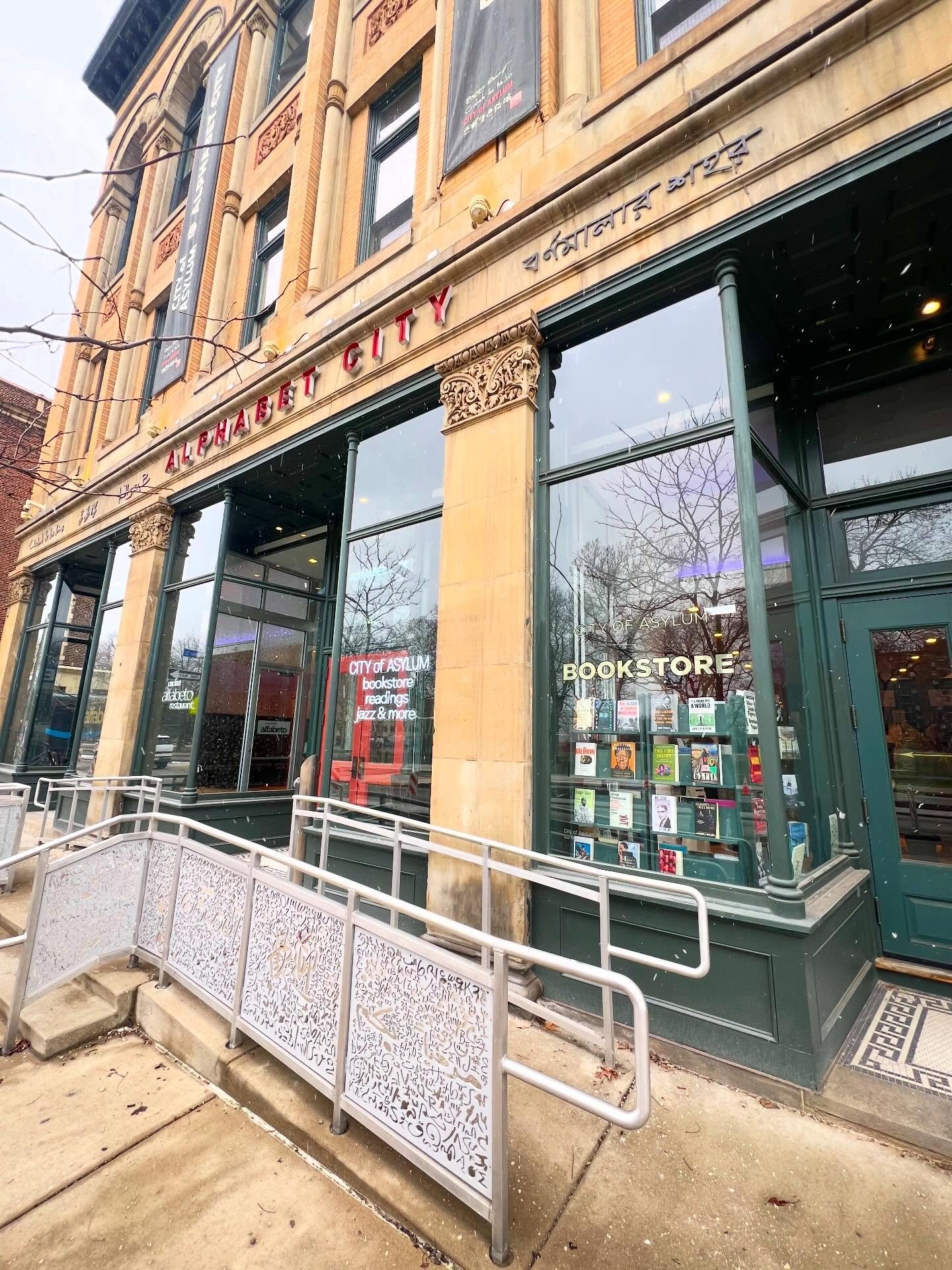 Day one in Pittsburgh 

We are all settled in Pittsburgh for the annual American Booksellers Association conference. I tried and loved a pickle Detroit style pizza. We got to visit @whitewhalebks and @cityofasylumbooks which were both incredible book