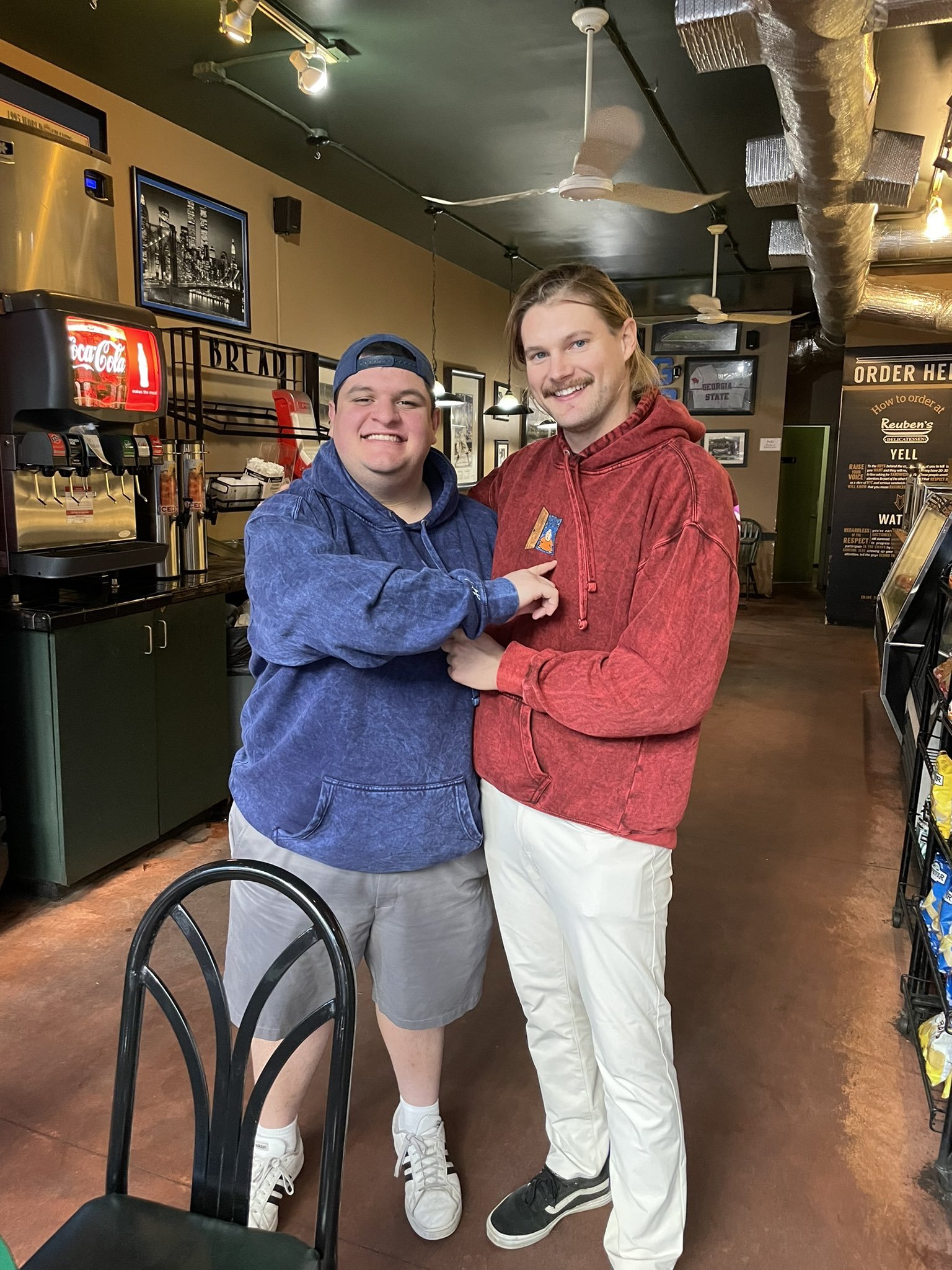 FI2pee1VUAAHm-K (1).jpeg