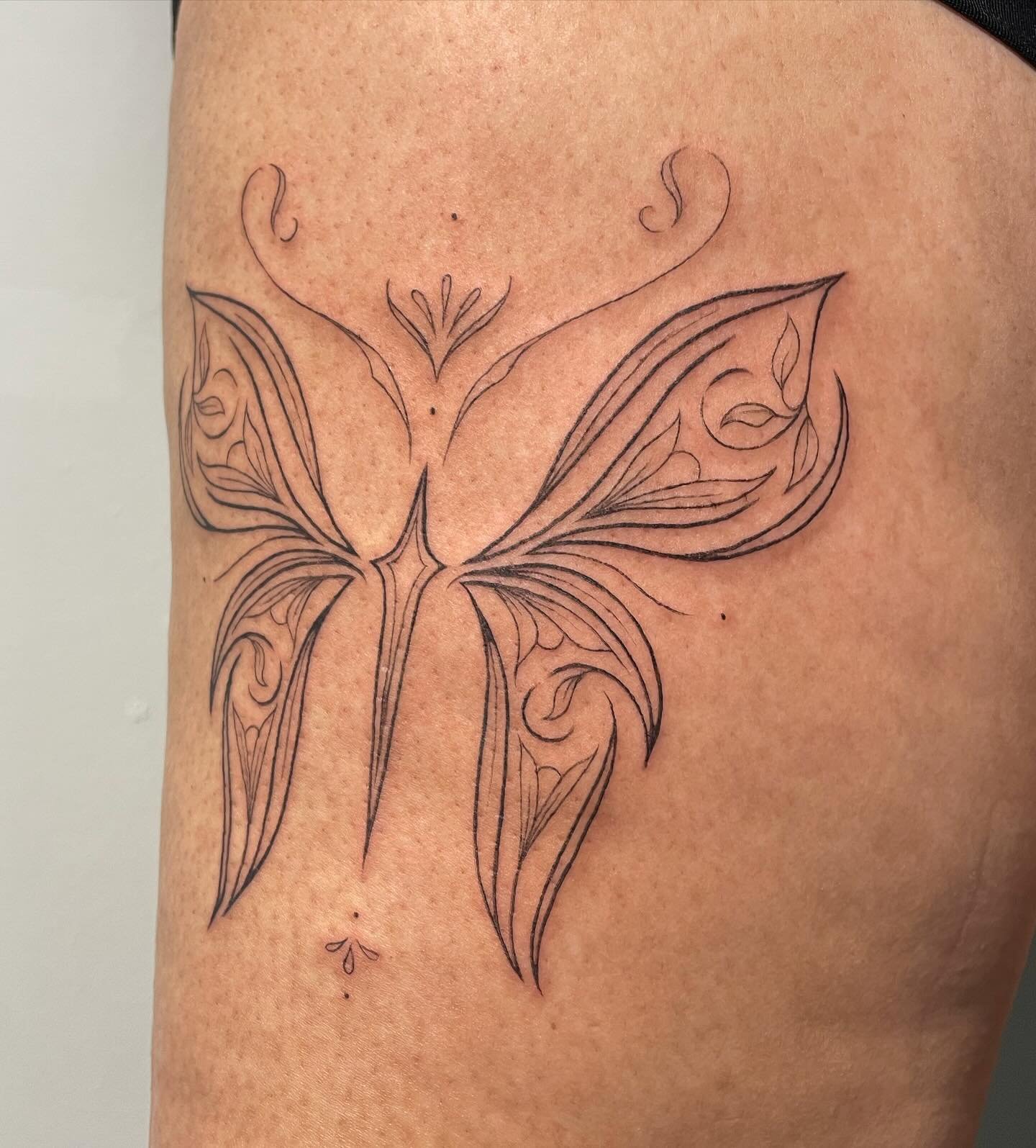 gorgeous custom for Mya - based off a symmetrical floral flash crossed with an ornamental buttery 🦋 🌀✨ thank you so much!!! #ornamentaltattoo #butterflytattoo #symmetricaltattoo