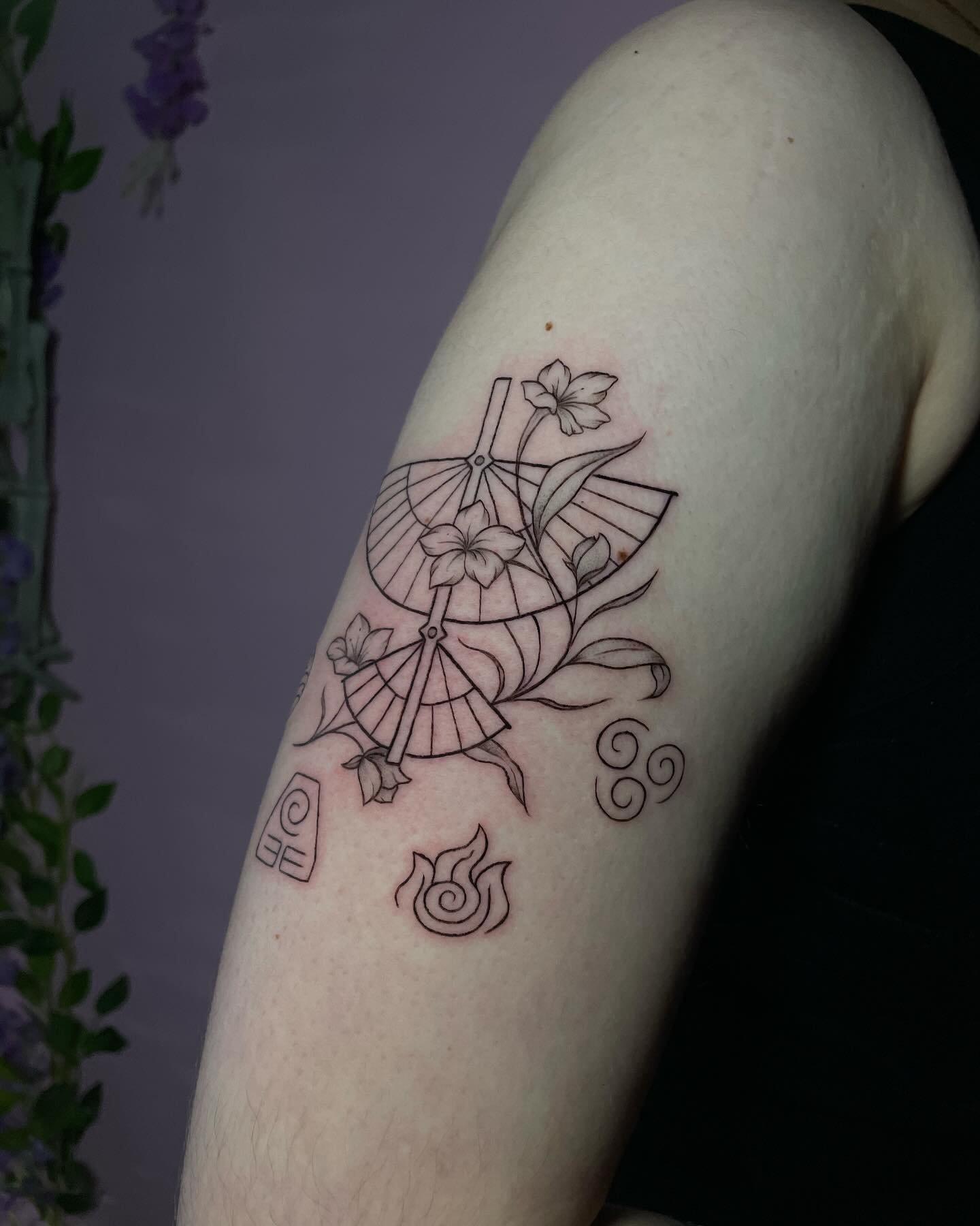 Aang&rsquo;s parasail fan and the elemental symbols 🌎 🔥 💦 🌬️ thank you so so much Simran! I&rsquo;m catching up on my emails, to get in the queue shoot me your ideas &mdash; honeylucktattoo@gmail.com 🩵 #avatarthelastairbender #avatartattoo #elem
