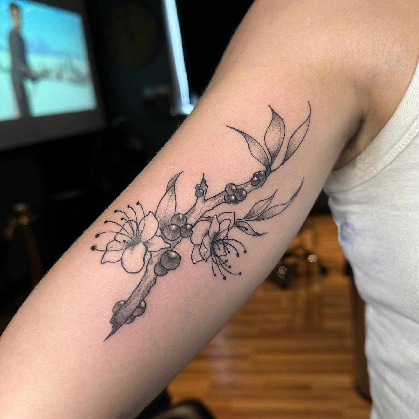 Super cute little jabuticaba branch from the other week!! Delicate floral tattoos like this are always so fun to do, ty Valentina for the trust ☺️
.
.
.
.
.
.
#tattoo #tattooarrist #floral #floraltattoo #qttr #bostontattoo #queertattooartist  #fineli